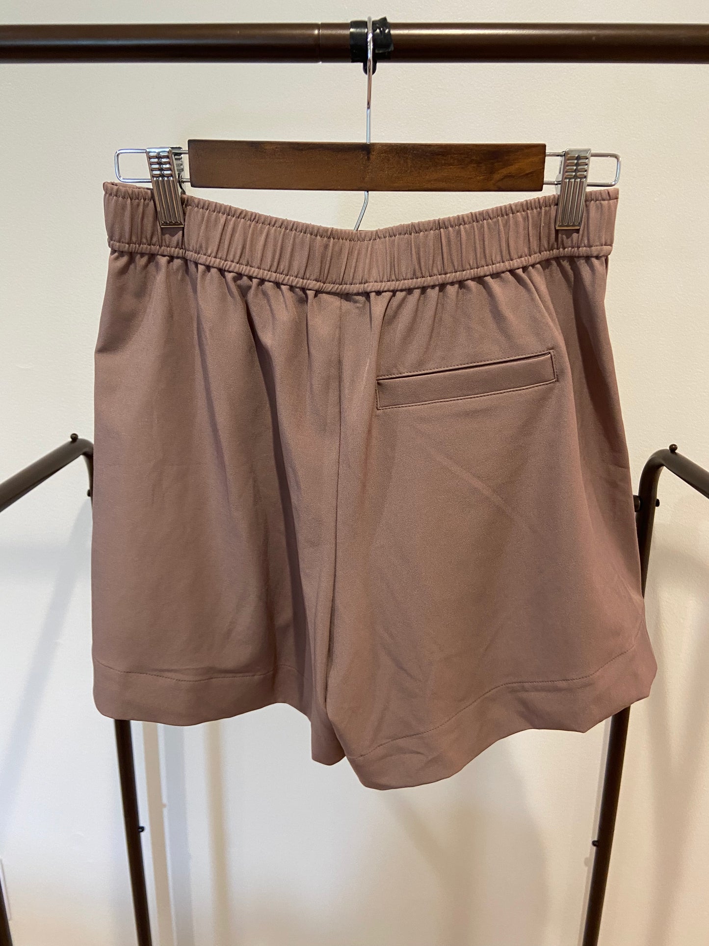 Varley XXS Mariya Easy Pleat Short 4.5" Deep Taupe size XS