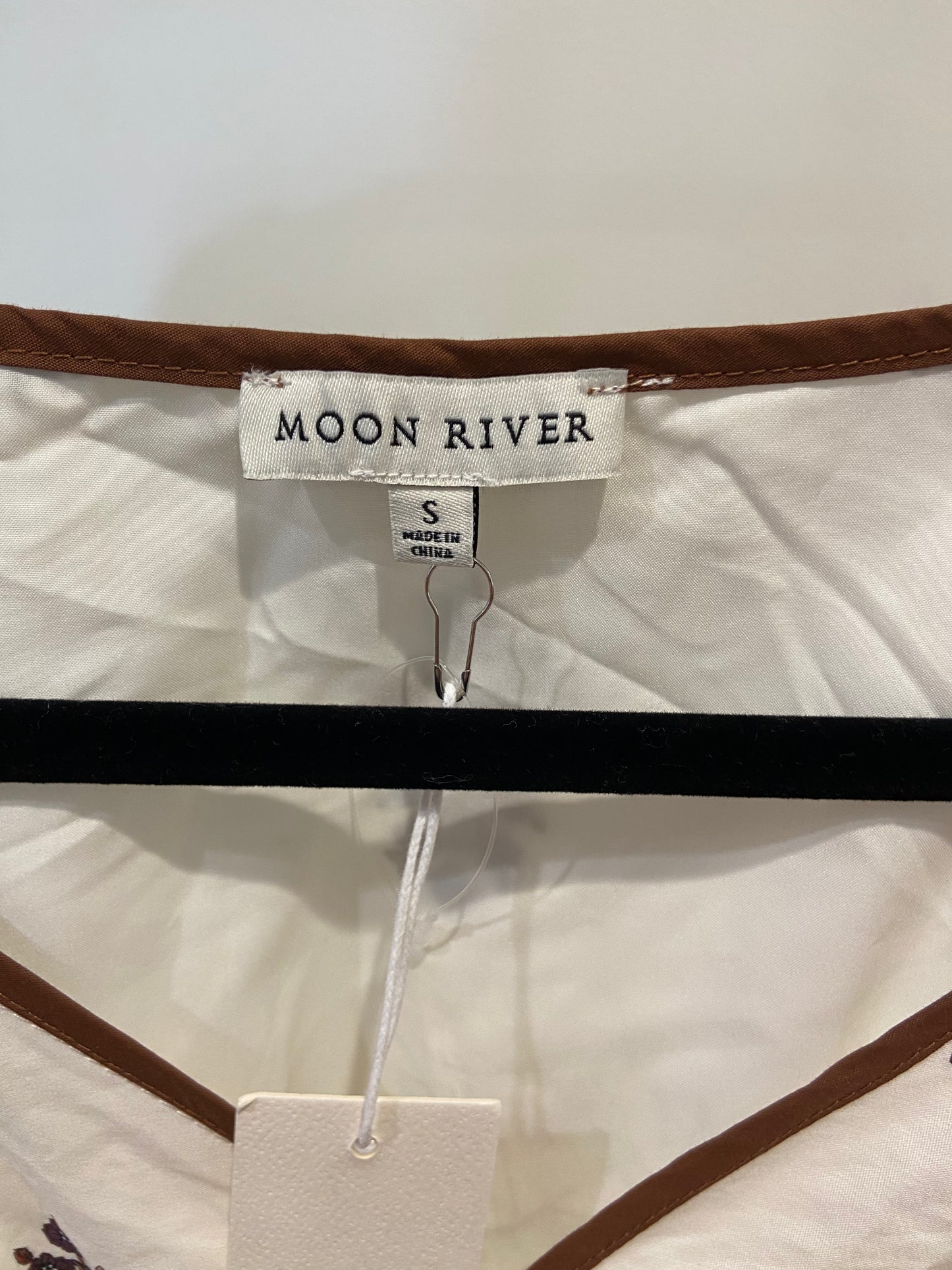 Moon River Puff Sleeve Pleated Midi Dress In Cream Multi In White size S