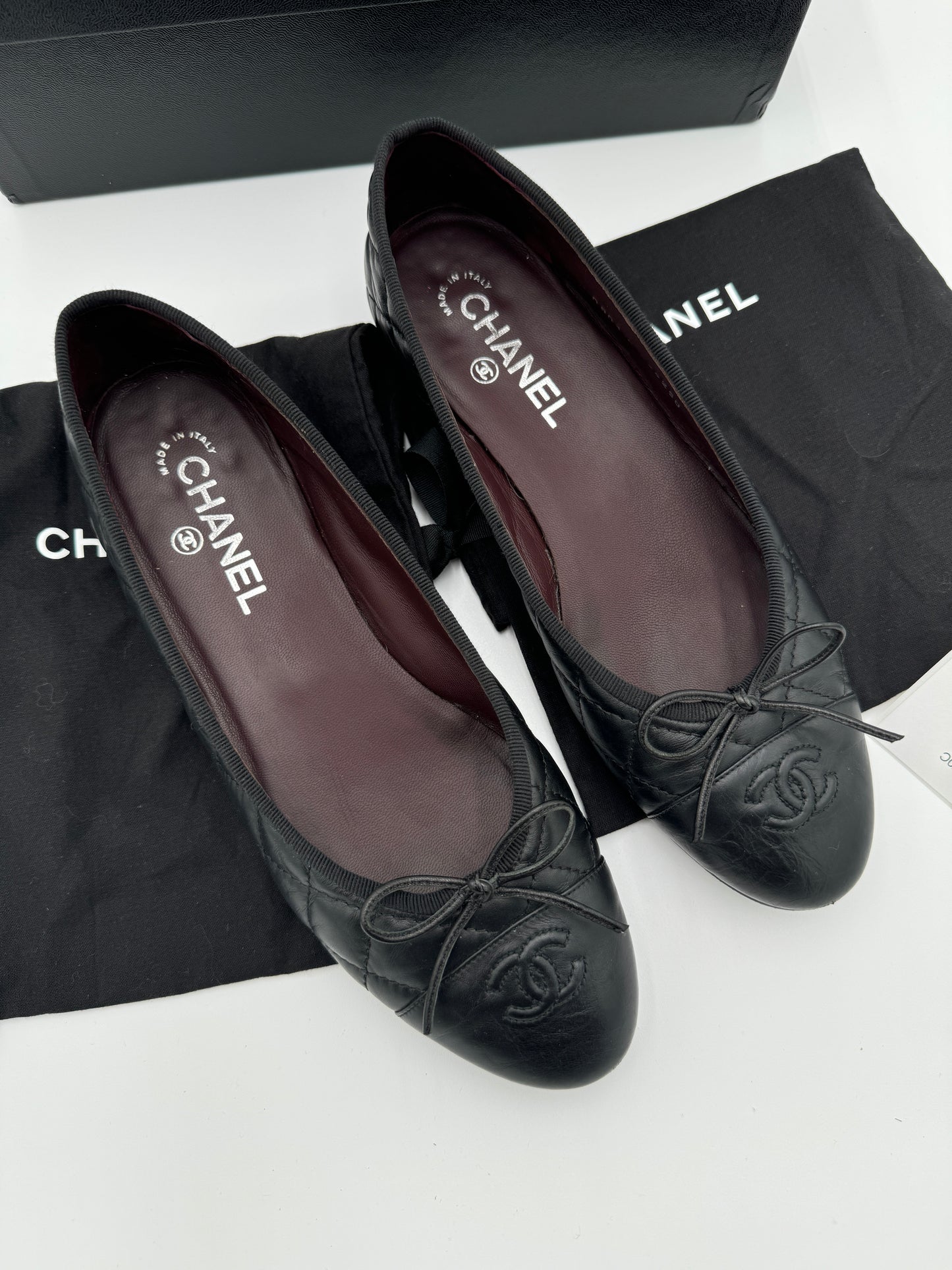 CHANEL Black Quilted Leather Flats size 39.5
