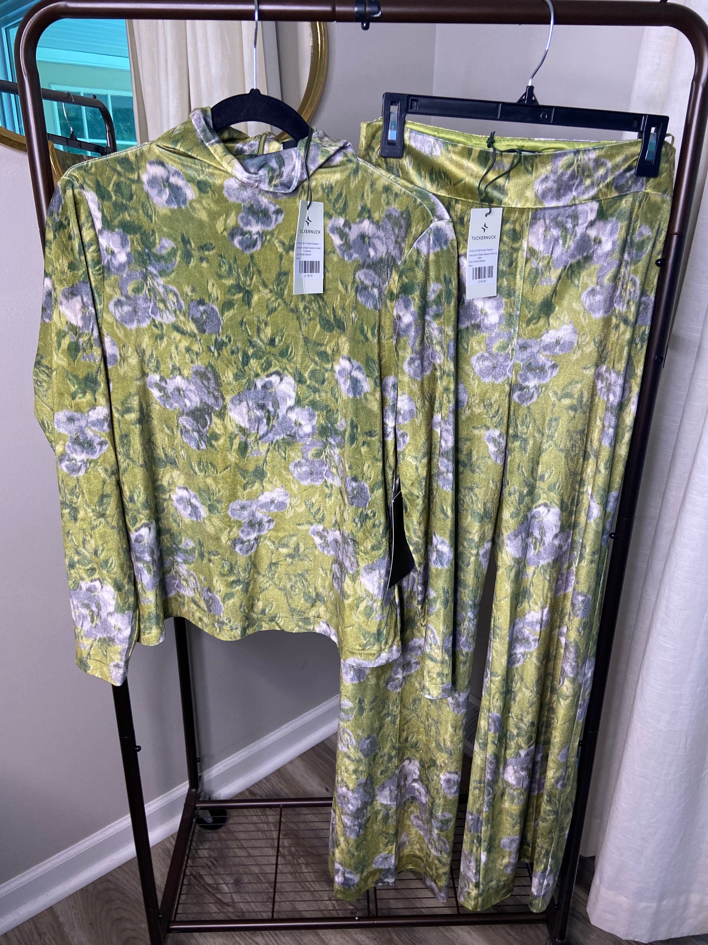Tuckernuck Muted Velvet Meadow Pants Set size XL/L