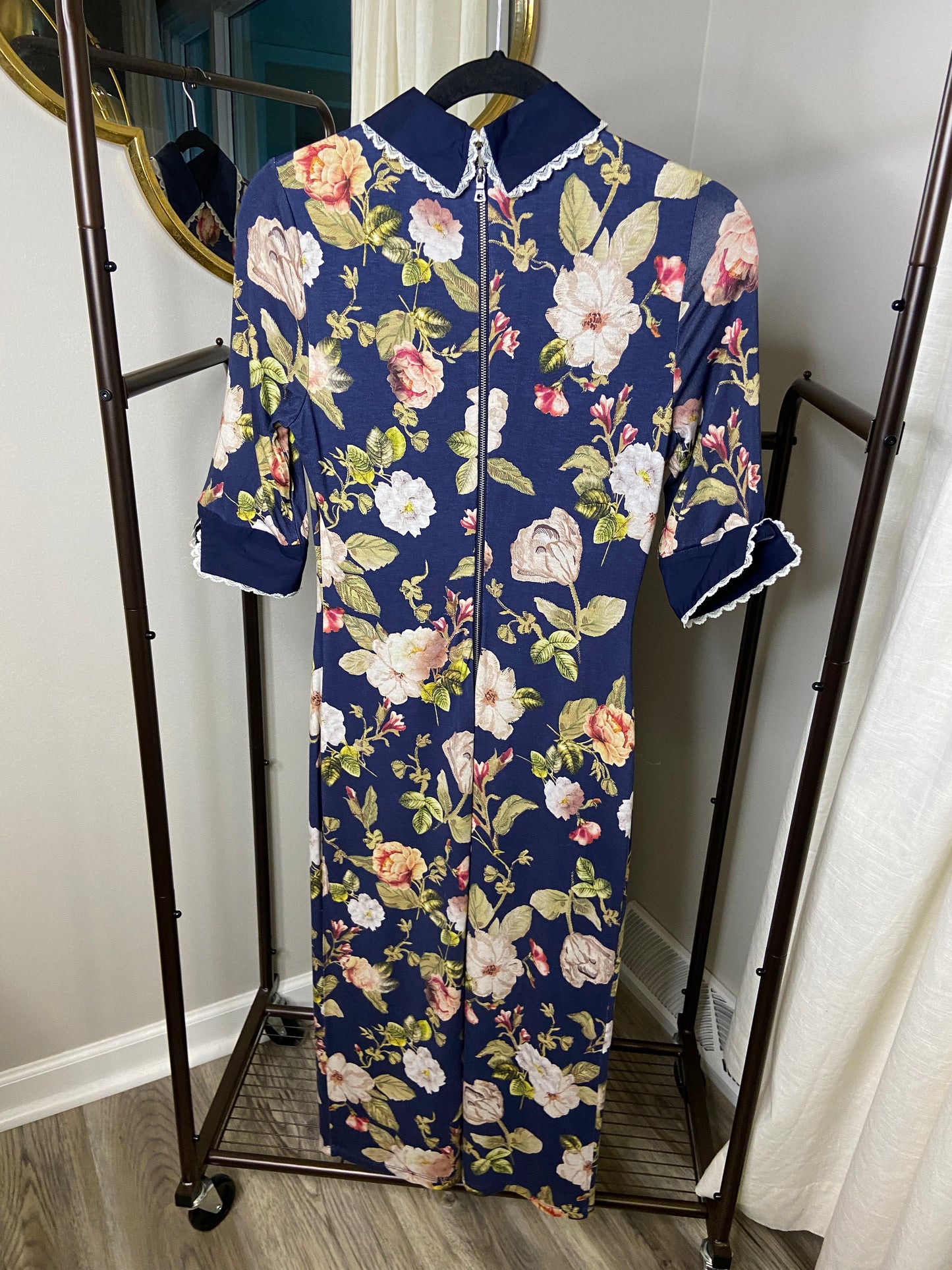 Alice and Olivia Delora fitted Collared Midi Dress size 6