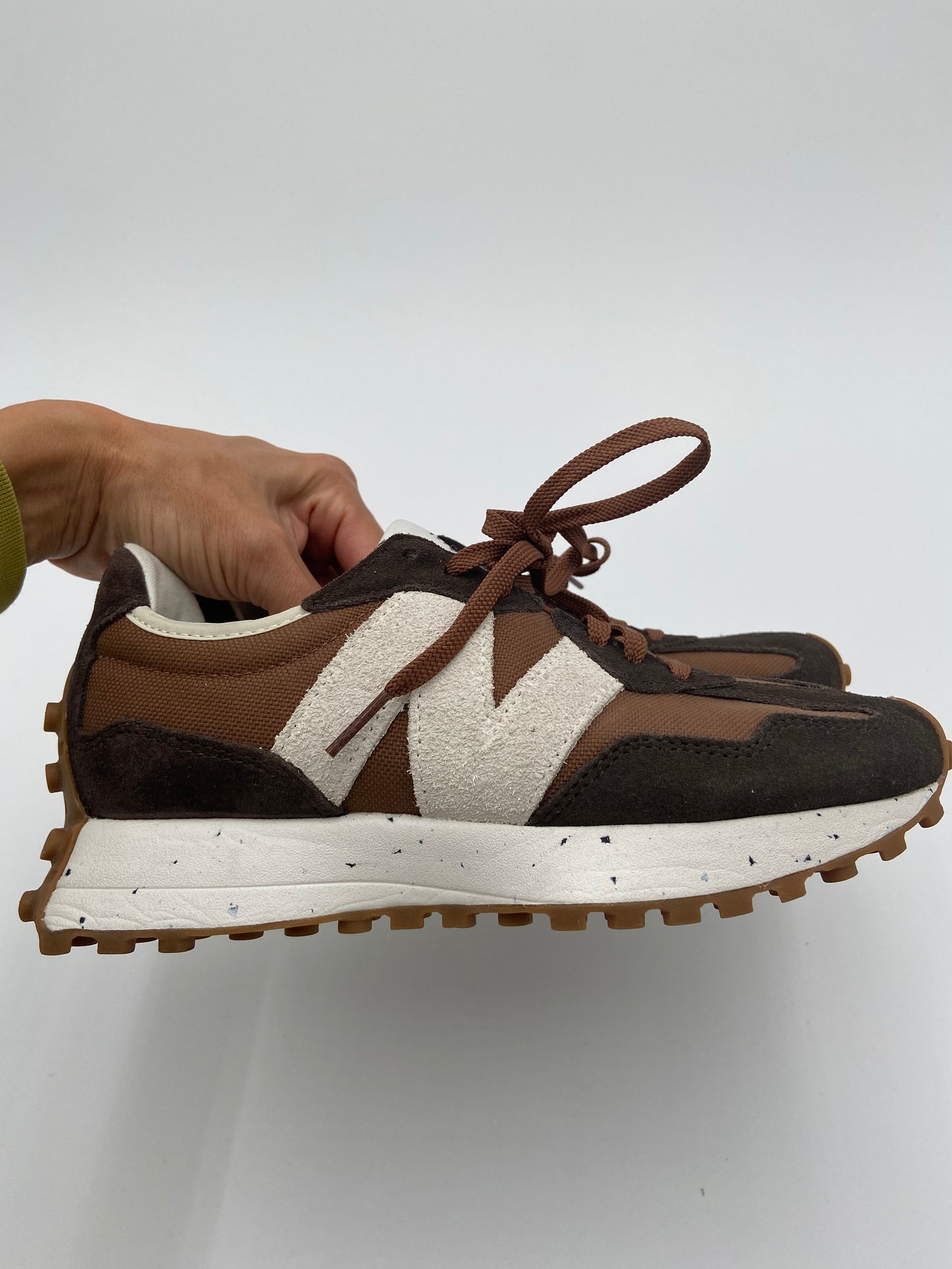 New Balance 327 Rich Earth Sneakers size 6.5