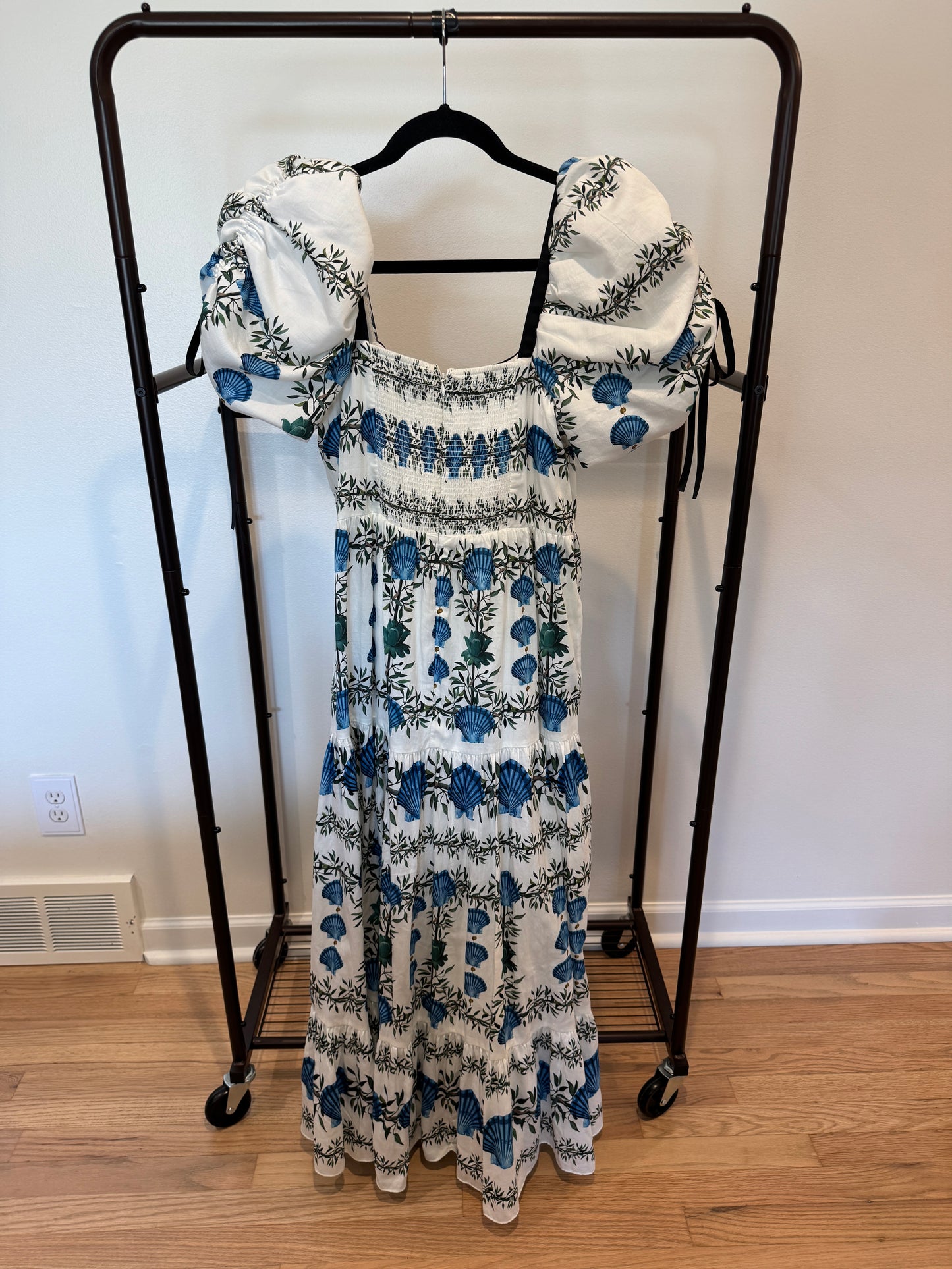 Antonia Melani Blue Shell Print Puff sleeve size 8