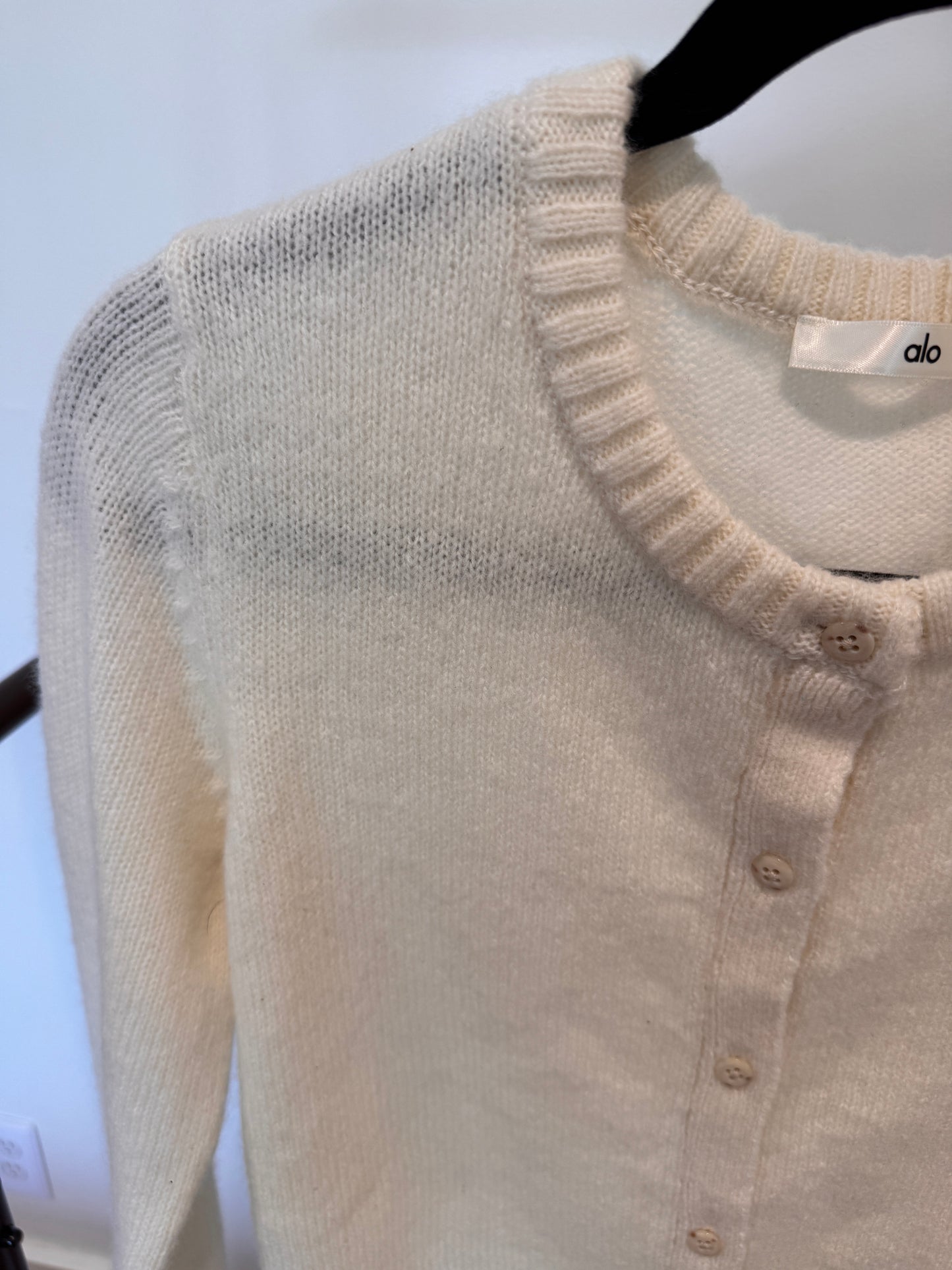 Alo Wool Cashmere New Class Cropped Cardigan in Ivory size S