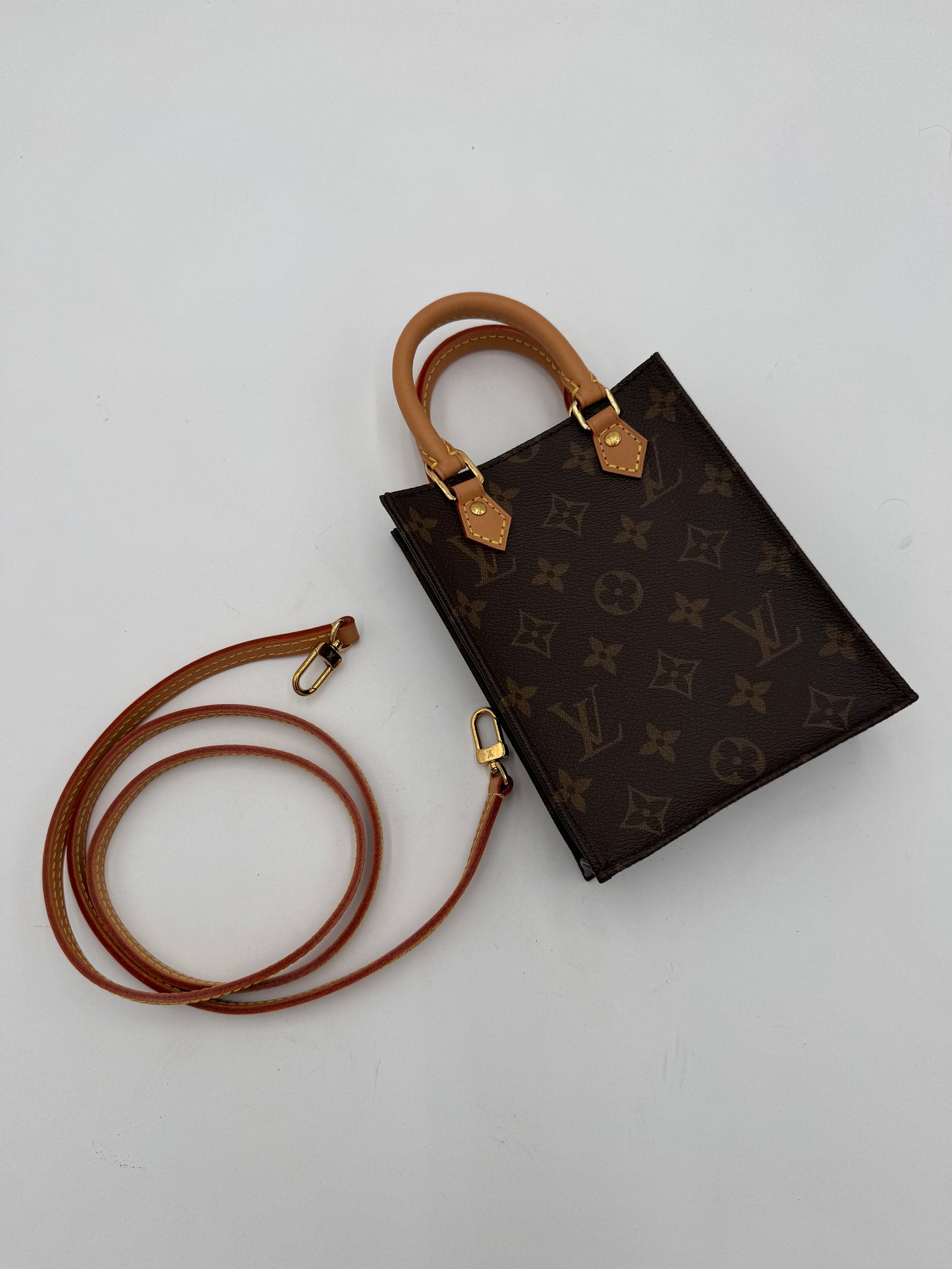Louis Vuitton Monogram Petit Sac Plat