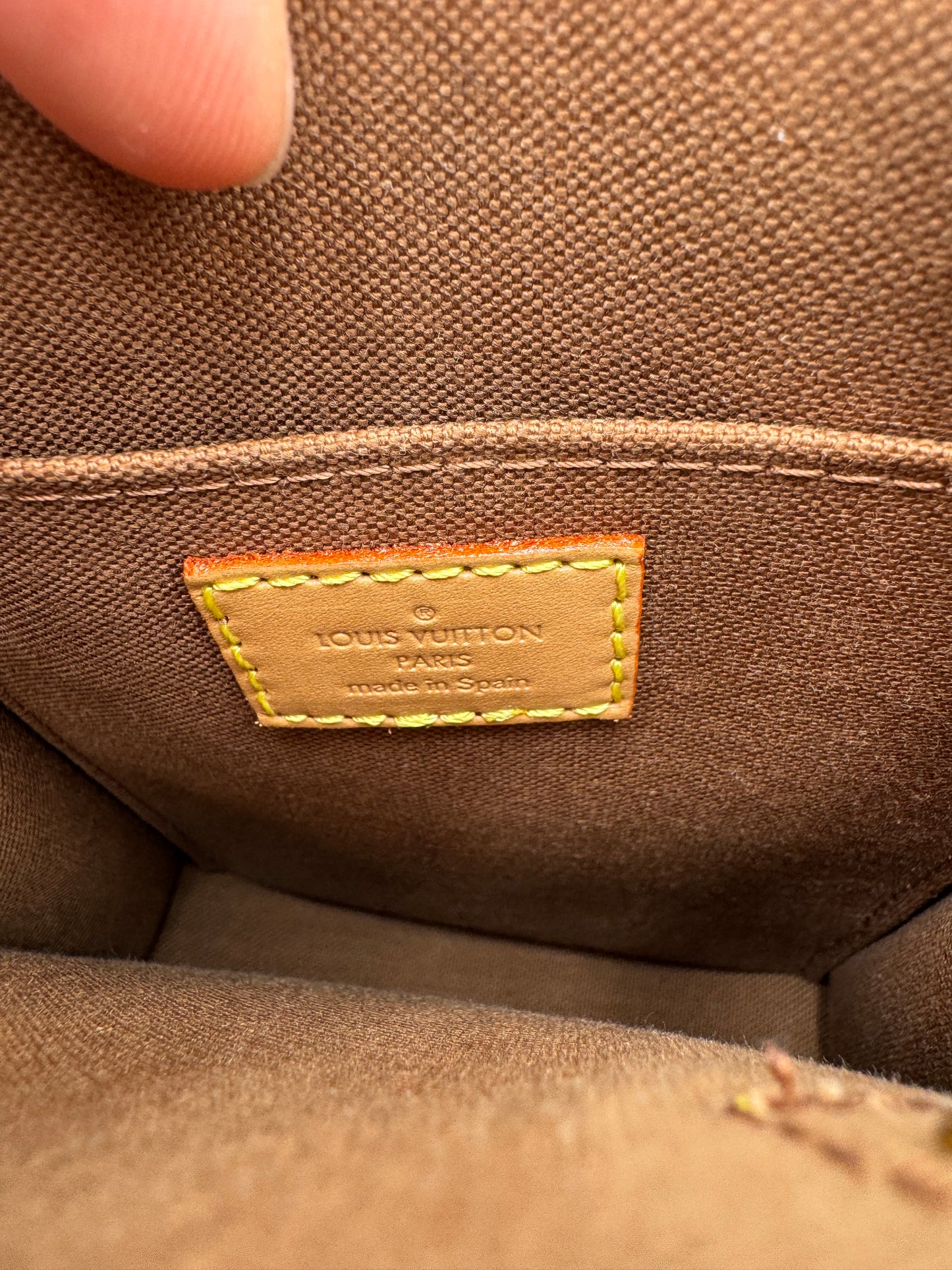 Louis Vuitton Monogram Petit Sac Plat