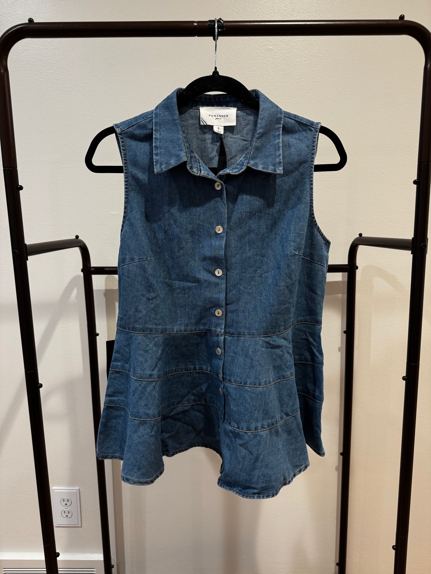 Pomander Place Ashlen Sleeveless Chambray Denim Top size S