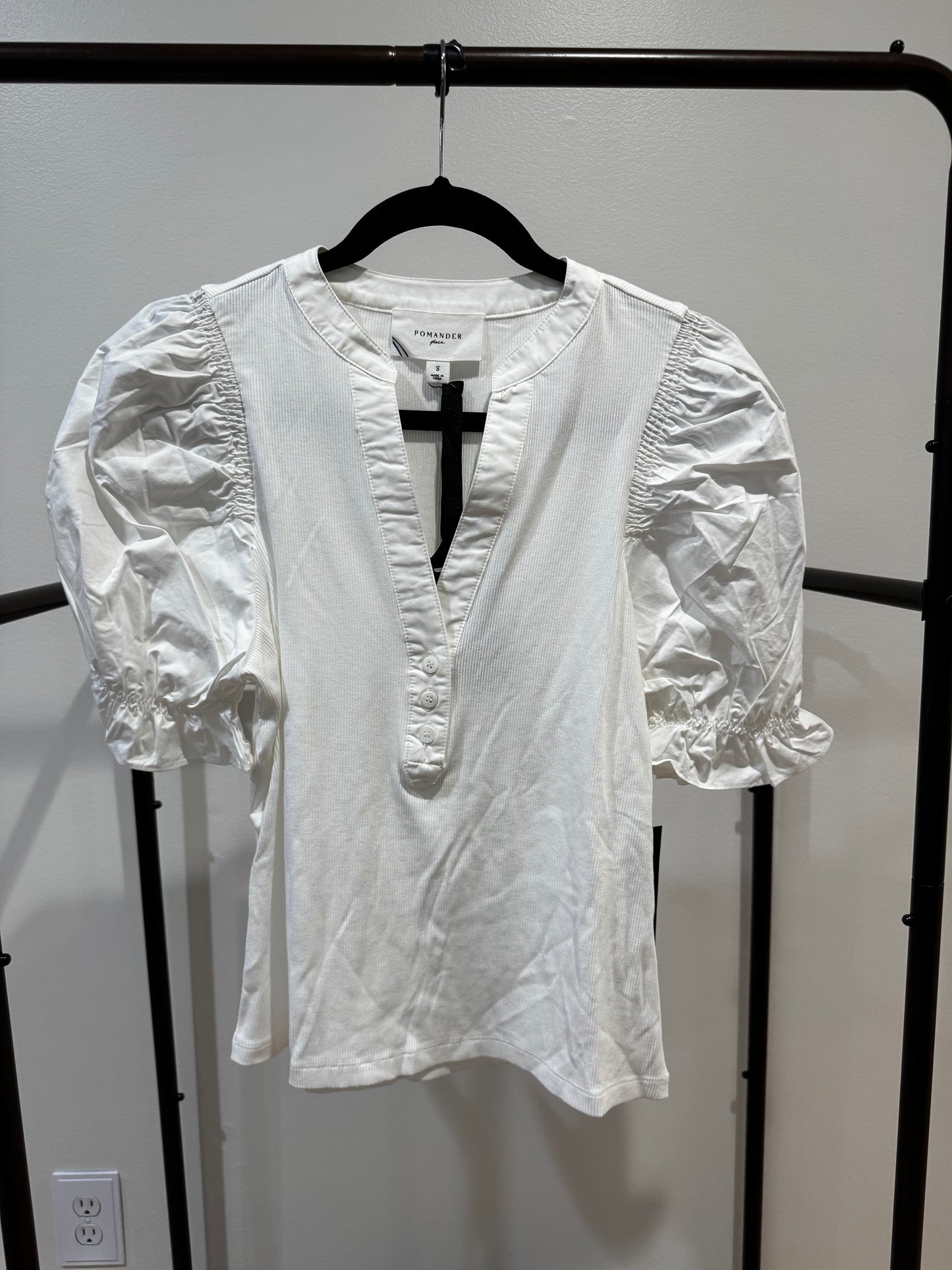 Pomander Place White Livia Puff Sleeve V Neck Top size S