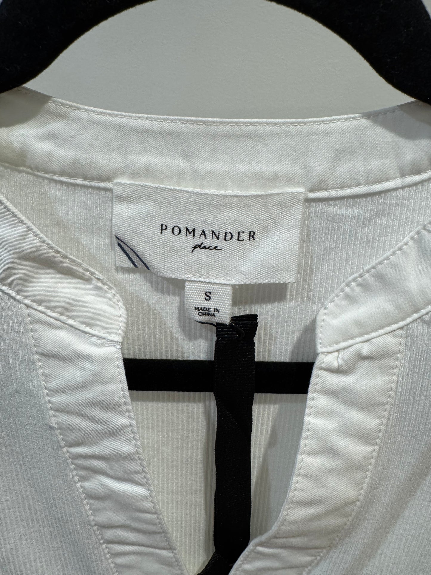 Pomander Place White Livia Puff Sleeve V Neck Top size S
