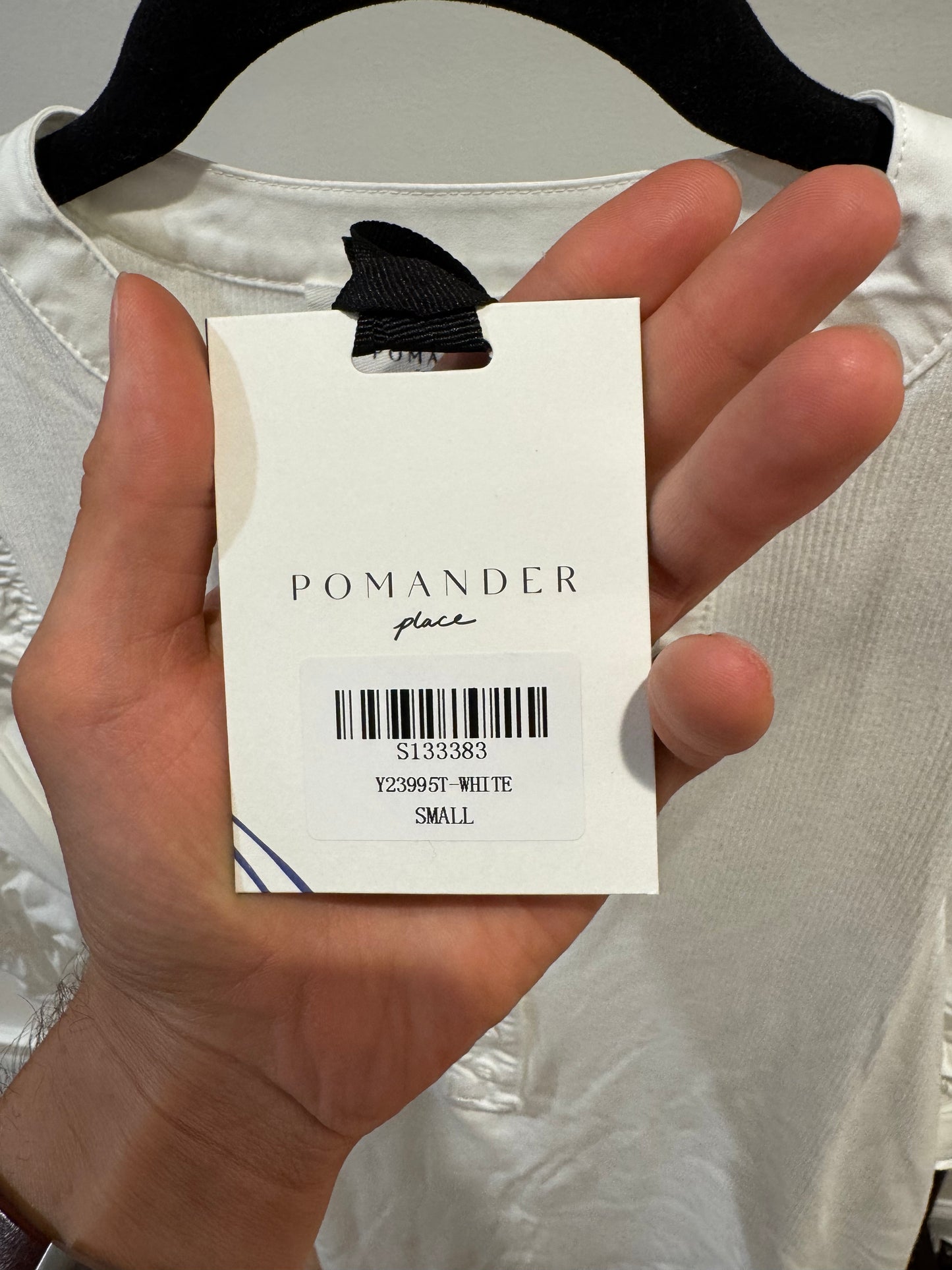 Pomander Place White Livia Puff Sleeve V Neck Top size S