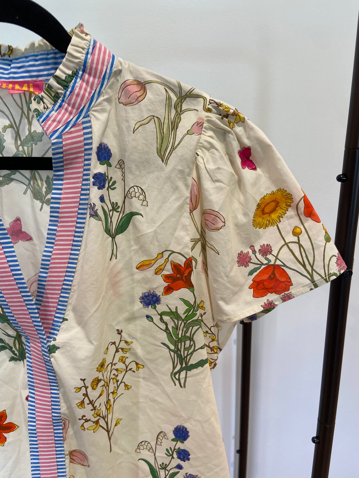 THML Short Sleeve Floral Top size L