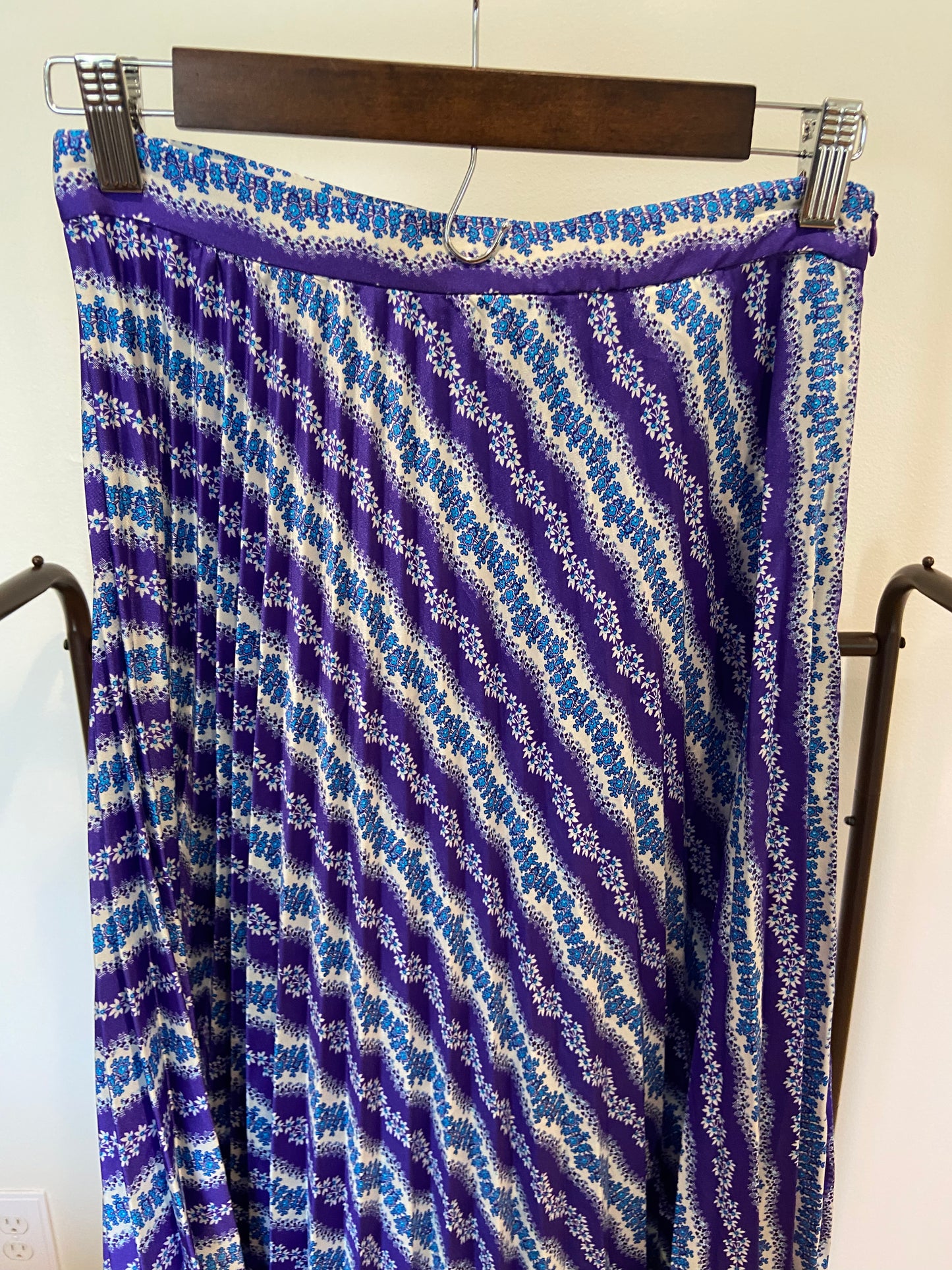 Sandro Peninsula Silk Top and Perona Stripe Pleated Skirt size 38 US 8