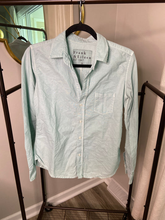 Frank and Eileen Light Green Barry Button Down Shirt size M
