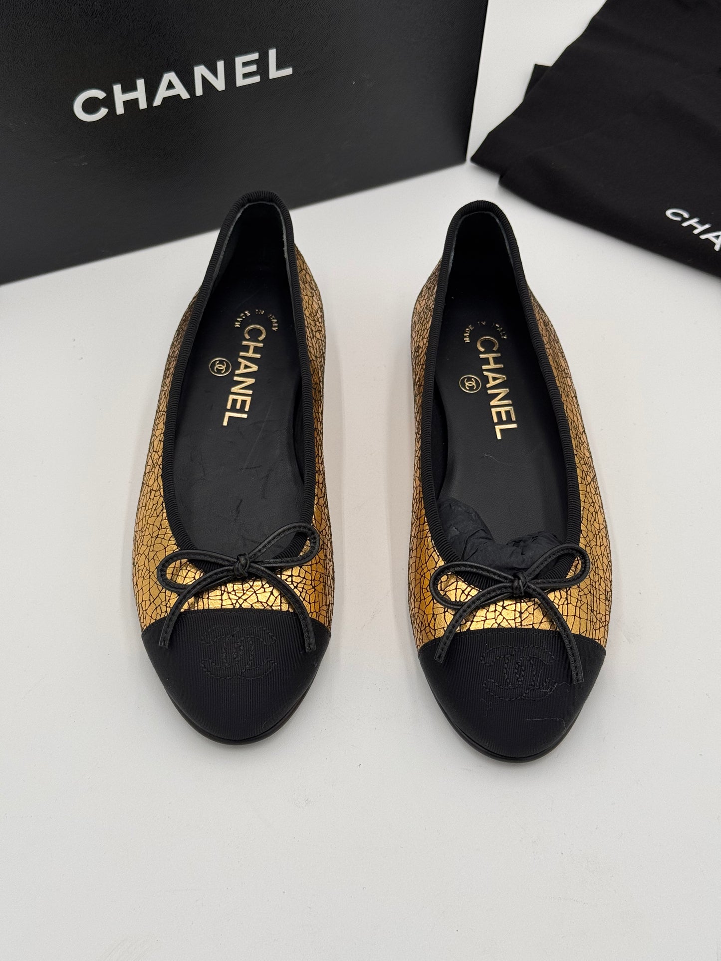Chanel Cap Toe Ballerina Flats Shoes in Crumpled Lambskin Gold Black size 36