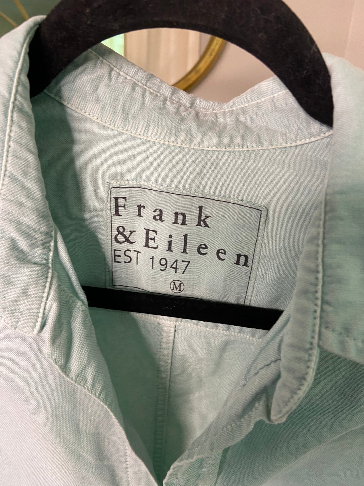Frank and Eileen Light Green Barry Button Down Shirt size M