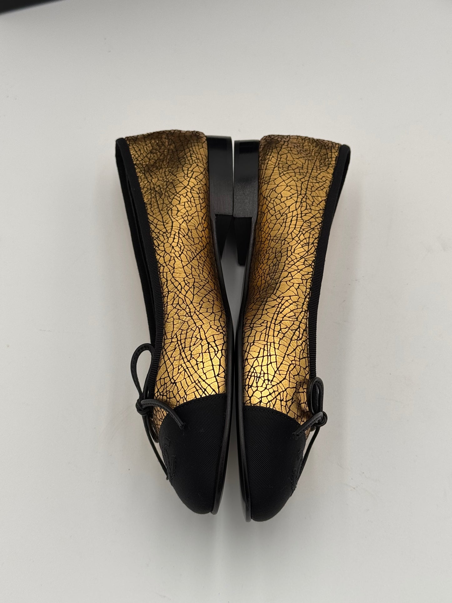 Chanel Cap Toe Ballerina Flats Shoes in Crumpled Lambskin Gold Black size 36