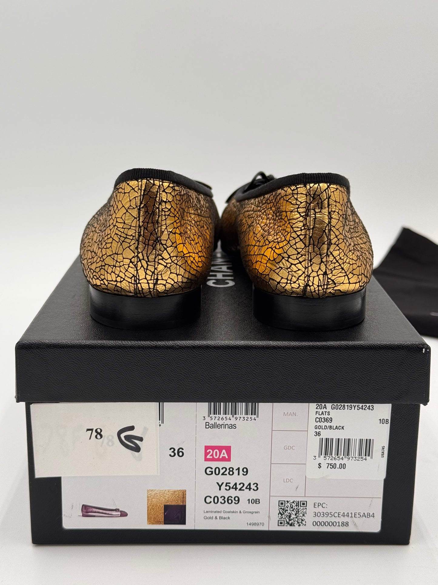 Chanel Cap Toe Ballerina Flats Shoes in Crumpled Lambskin Gold Black size 36