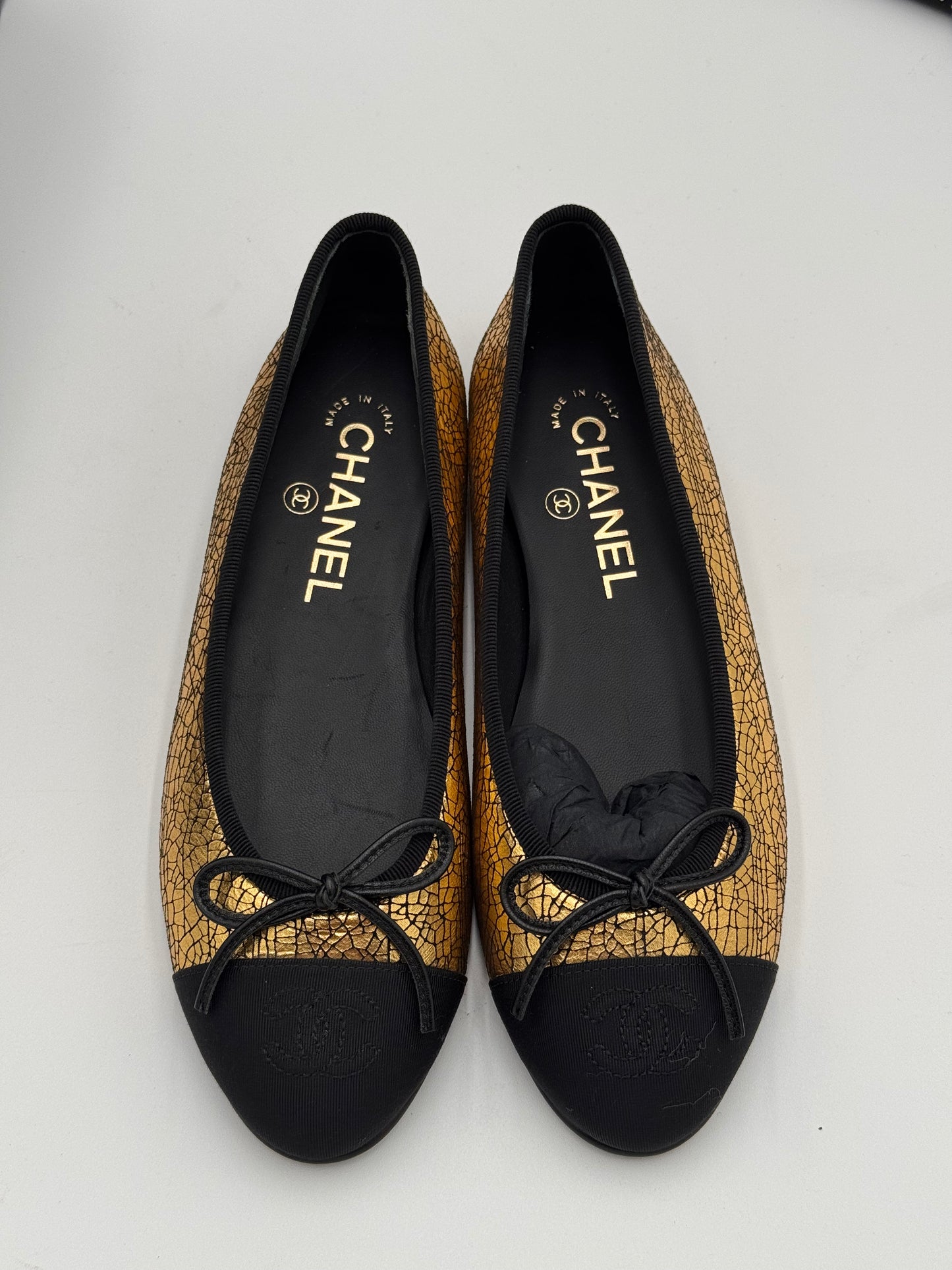 Chanel Cap Toe Ballerina Flats Shoes in Crumpled Lambskin Gold Black size 36