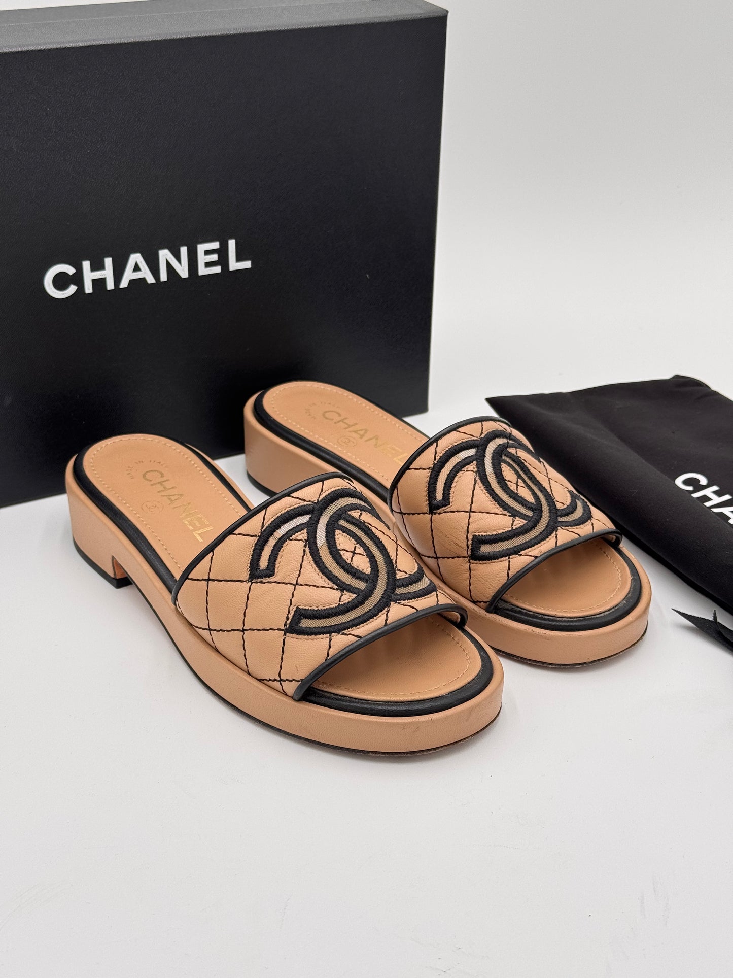 Chanel Lambskin Fabric CC Slide Sandals Shoes in Beige / Black size 35.5