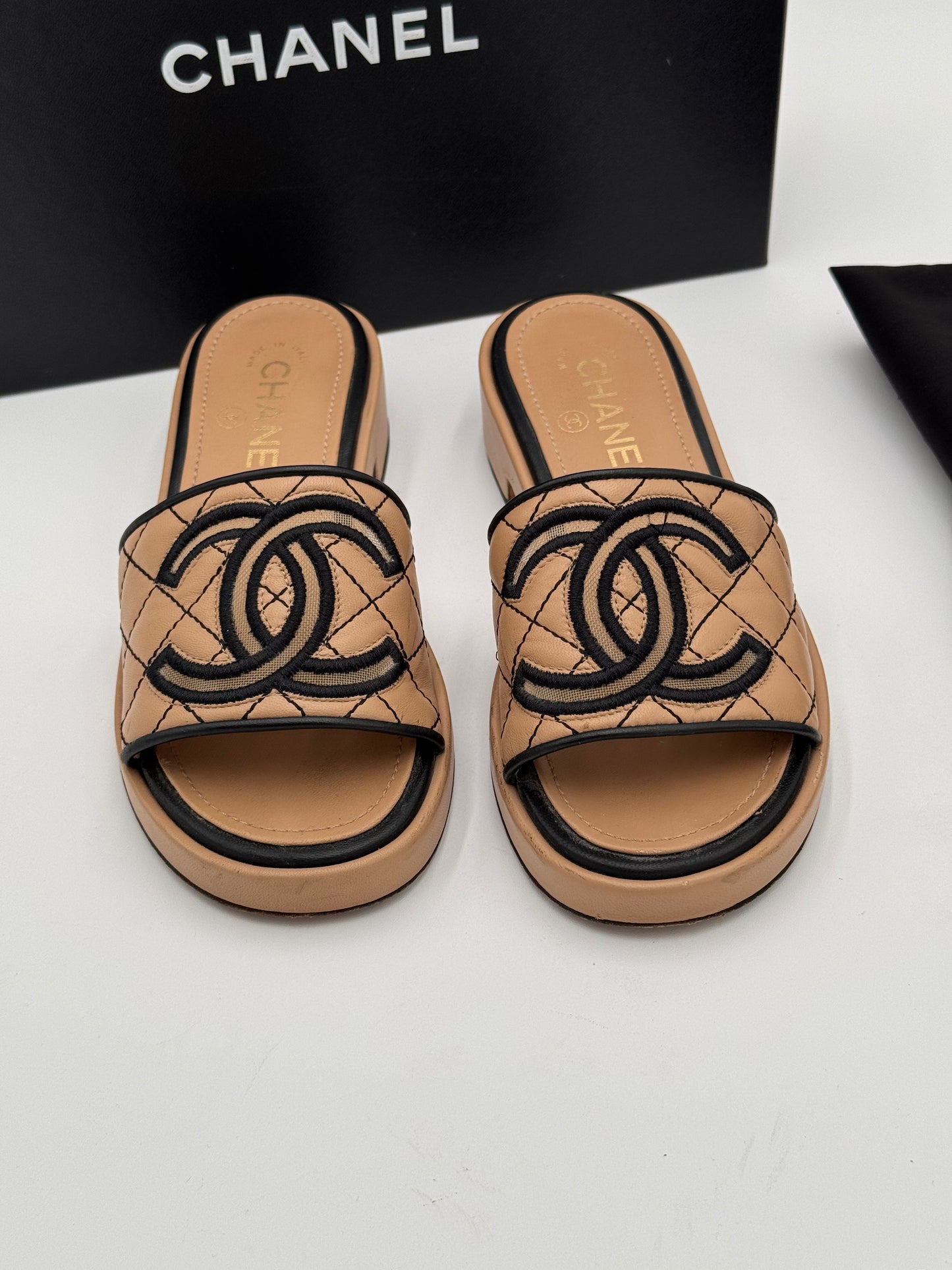 Chanel Lambskin Fabric CC Slide Sandals Shoes in Beige / Black size 35.5