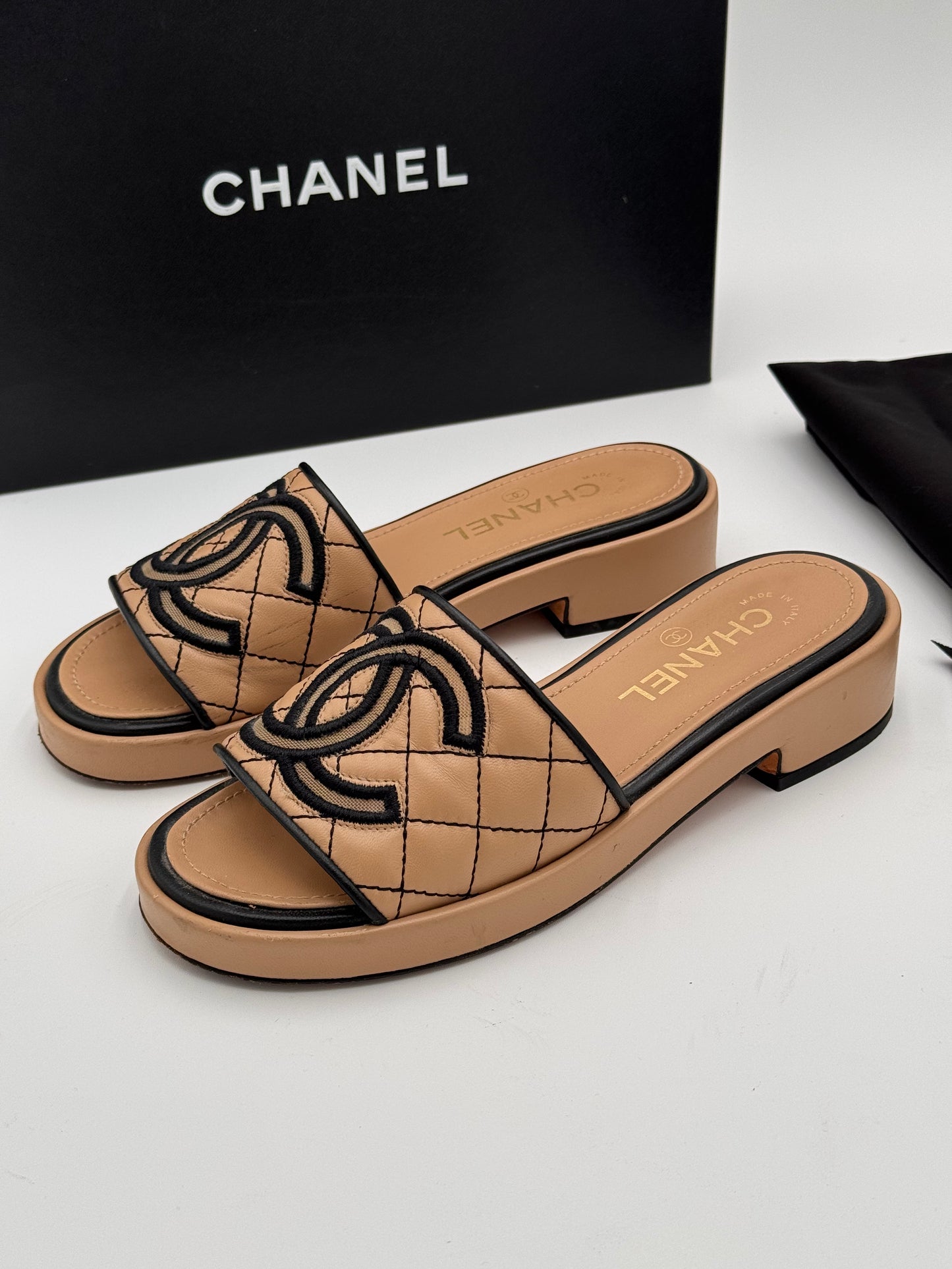 Chanel Lambskin Fabric CC Slide Sandals Shoes in Beige / Black size 35.5