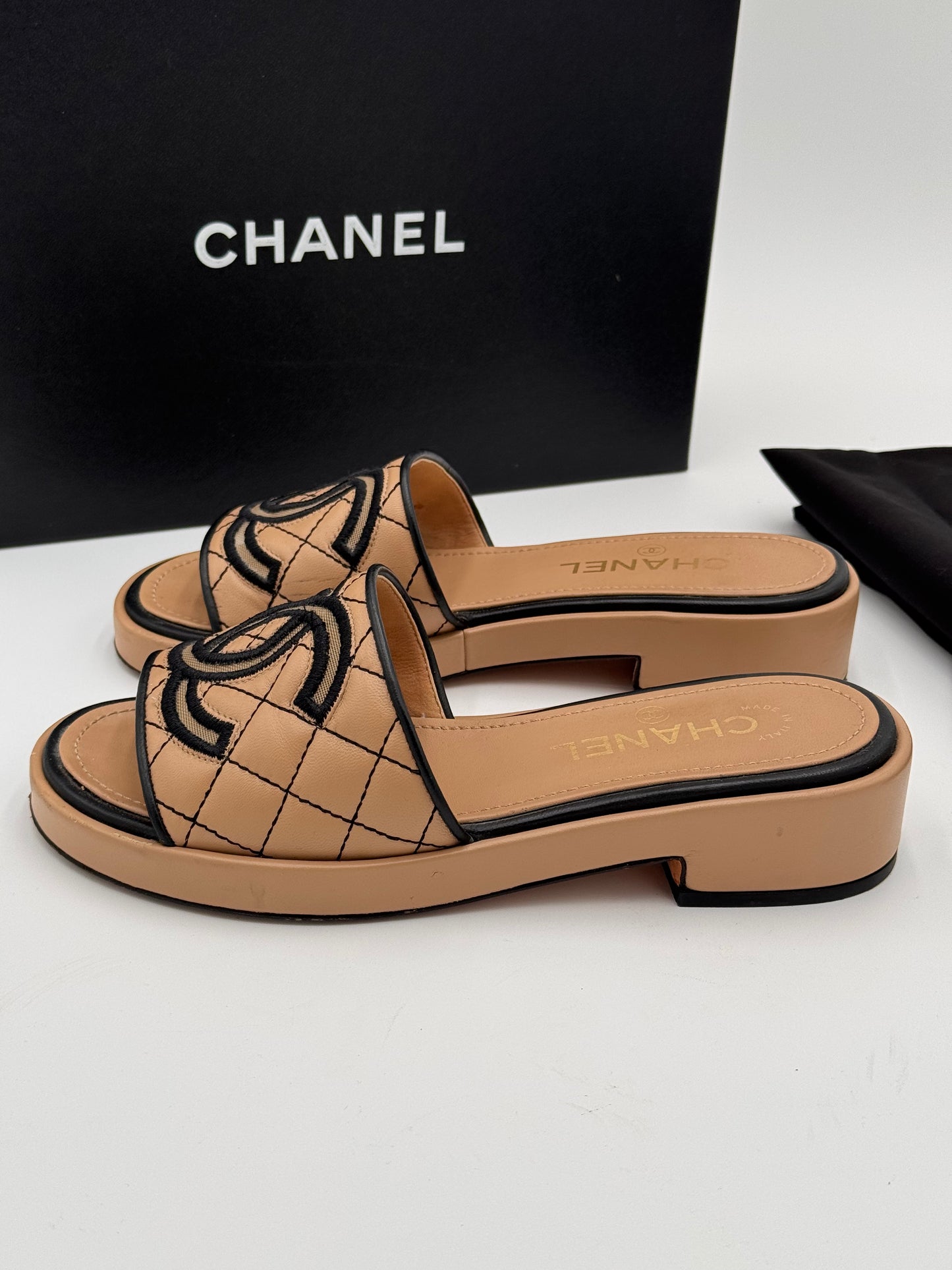 Chanel Lambskin Fabric CC Slide Sandals Shoes in Beige / Black size 35.5