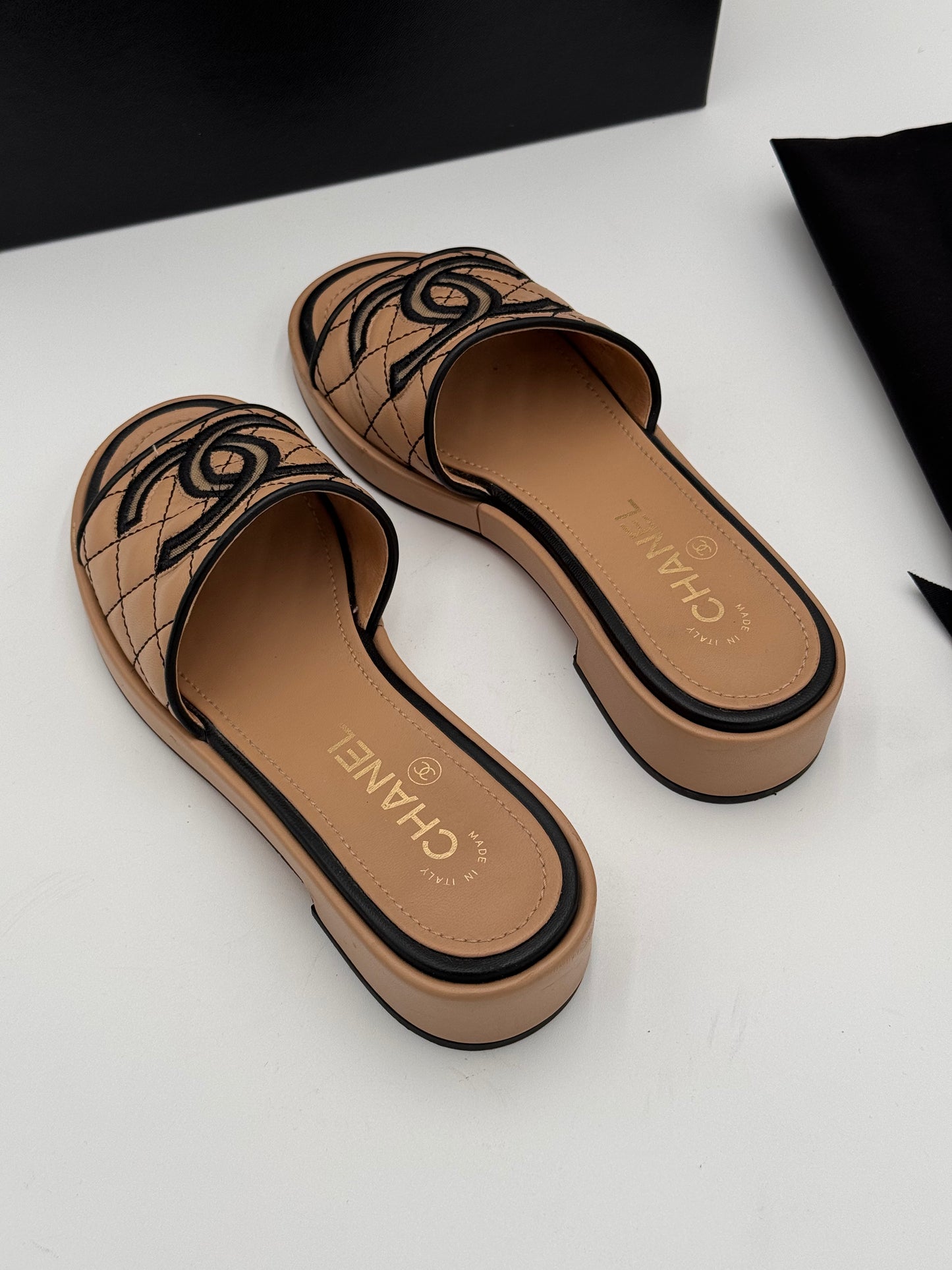 Chanel Lambskin Fabric CC Slide Sandals Shoes in Beige / Black size 35.5