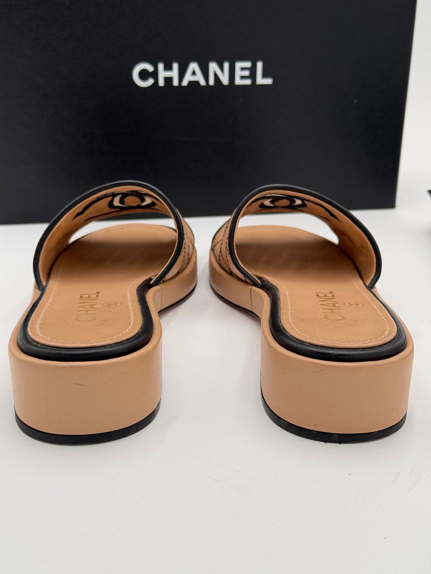 Chanel Lambskin Fabric CC Slide Sandals Shoes in Beige / Black size 35.5