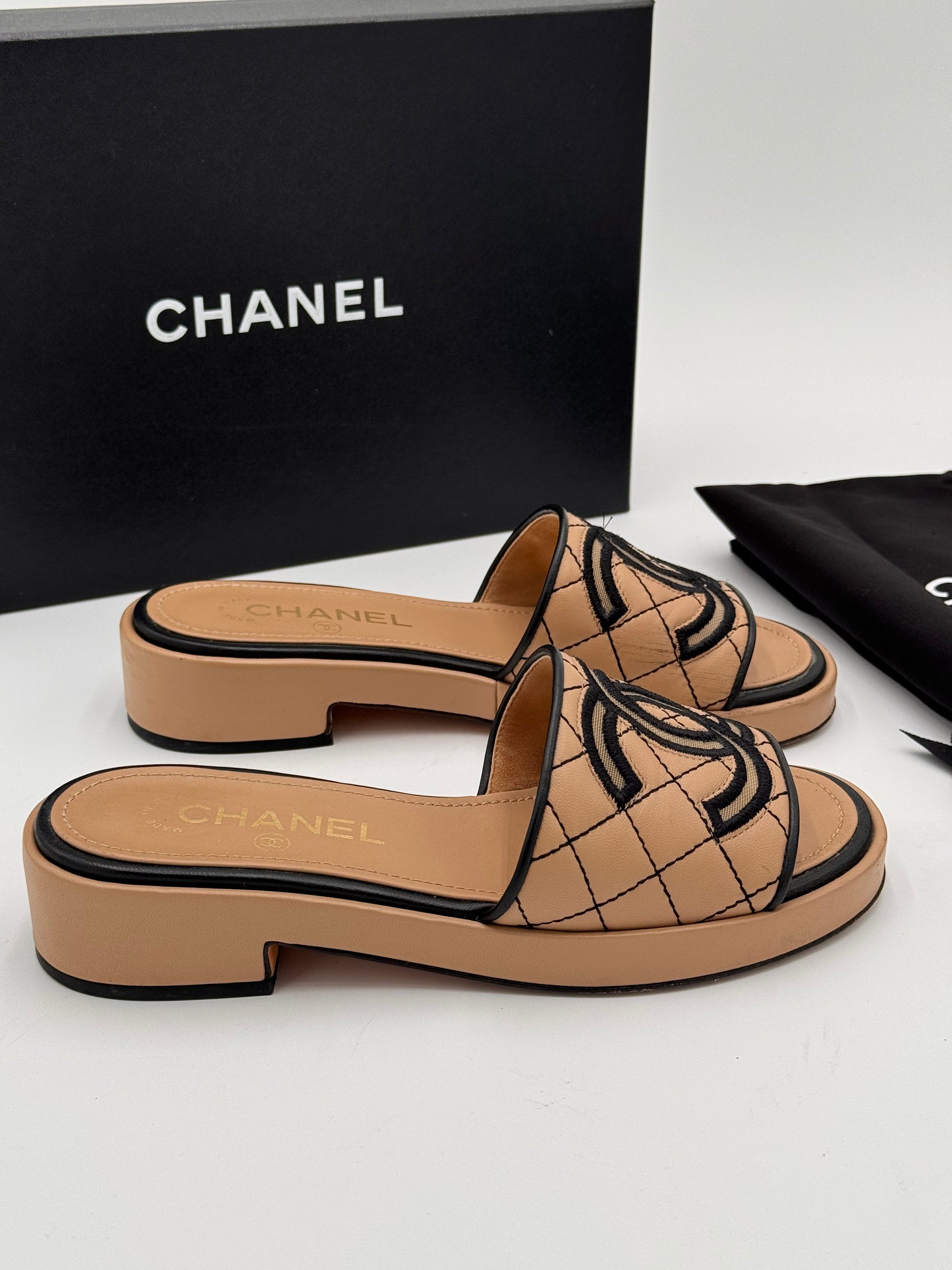 Chanel Lambskin Fabric CC Slide Sandals Shoes in Beige / Black size 35.5