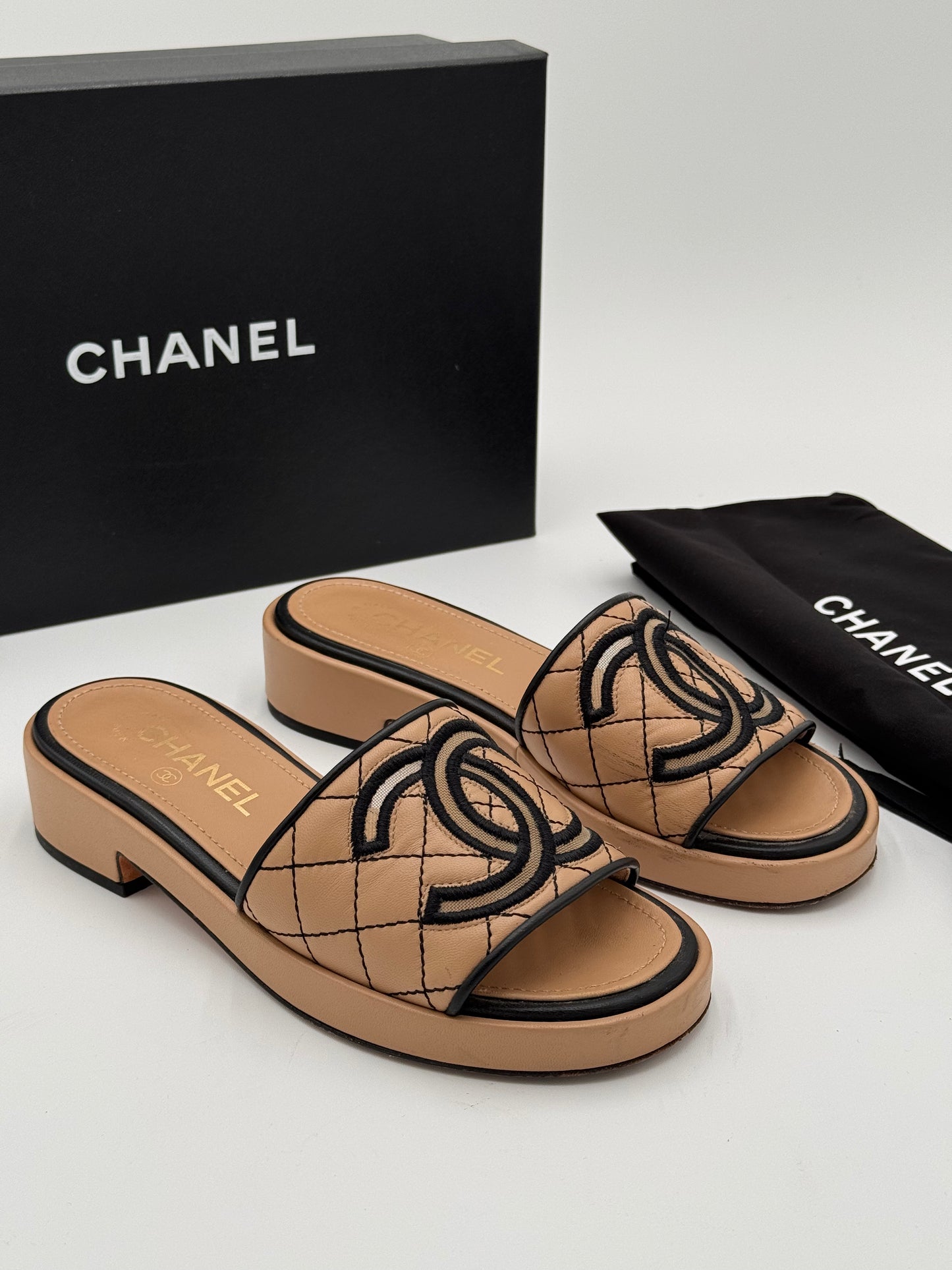 Chanel Lambskin Fabric CC Slide Sandals Shoes in Beige / Black size 35.5
