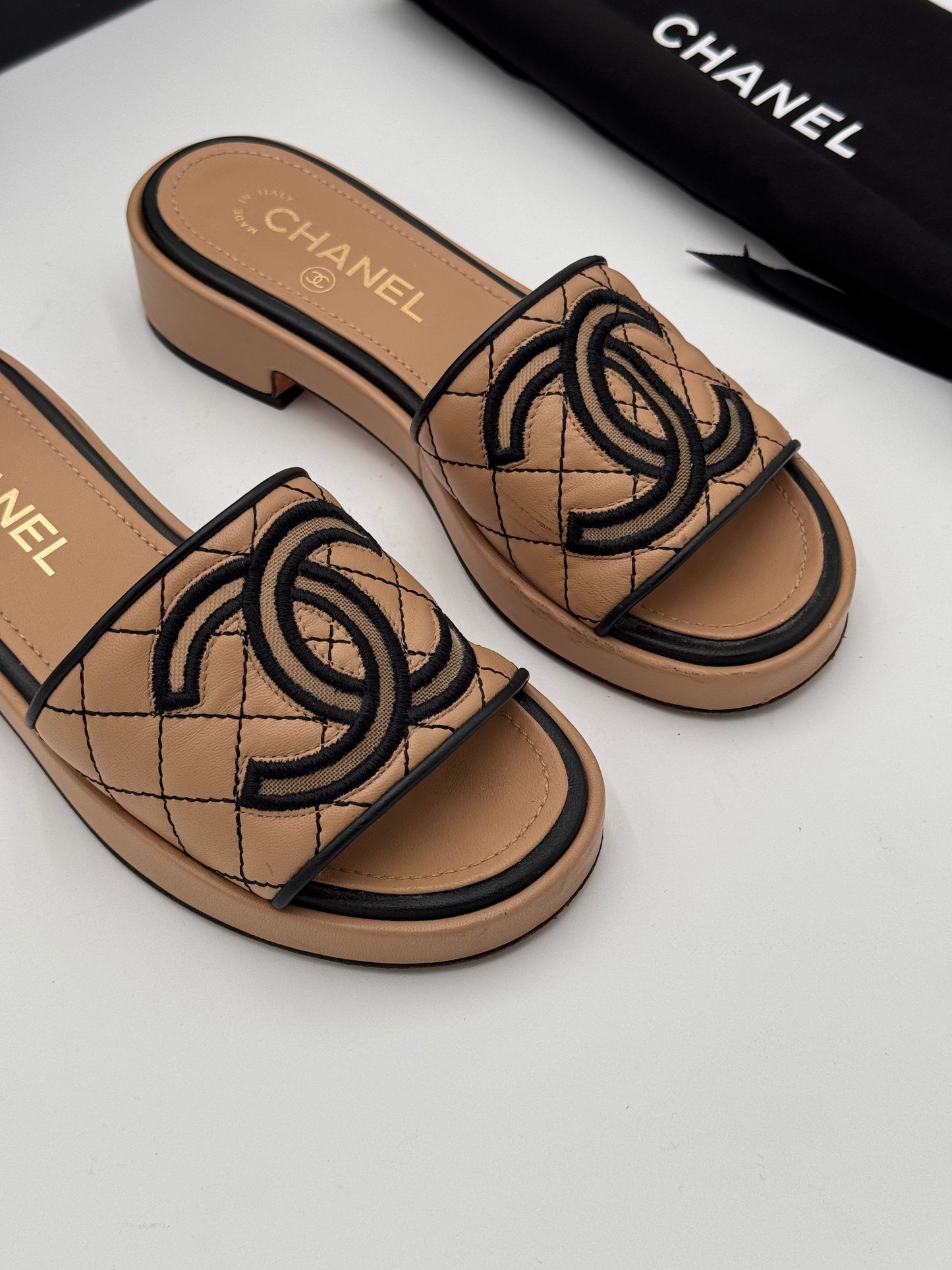 Chanel Lambskin Fabric CC Slide Sandals Shoes in Beige / Black size 35.5