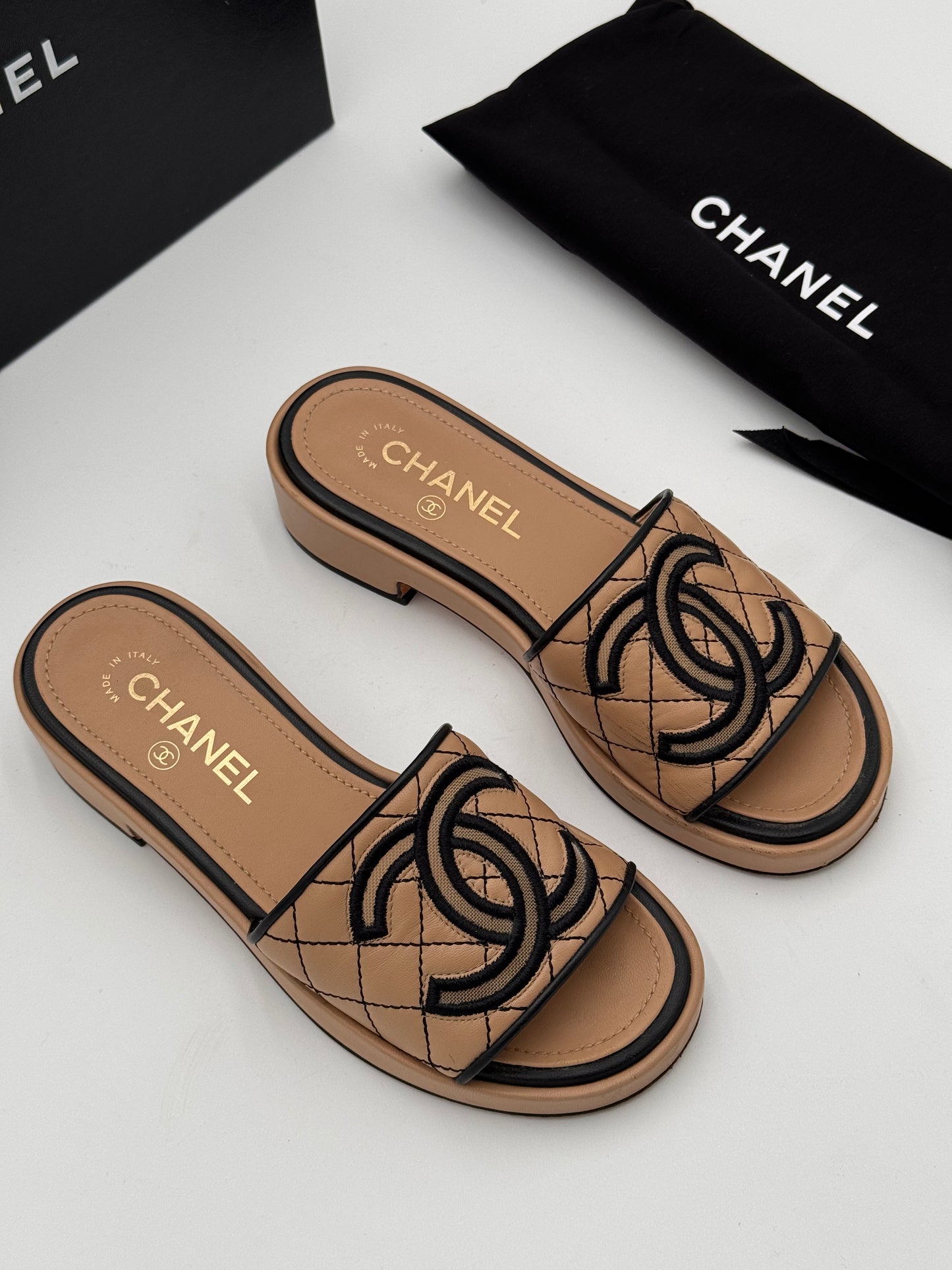 Chanel Lambskin Fabric CC Slide Sandals Shoes in Beige / Black size 35.5