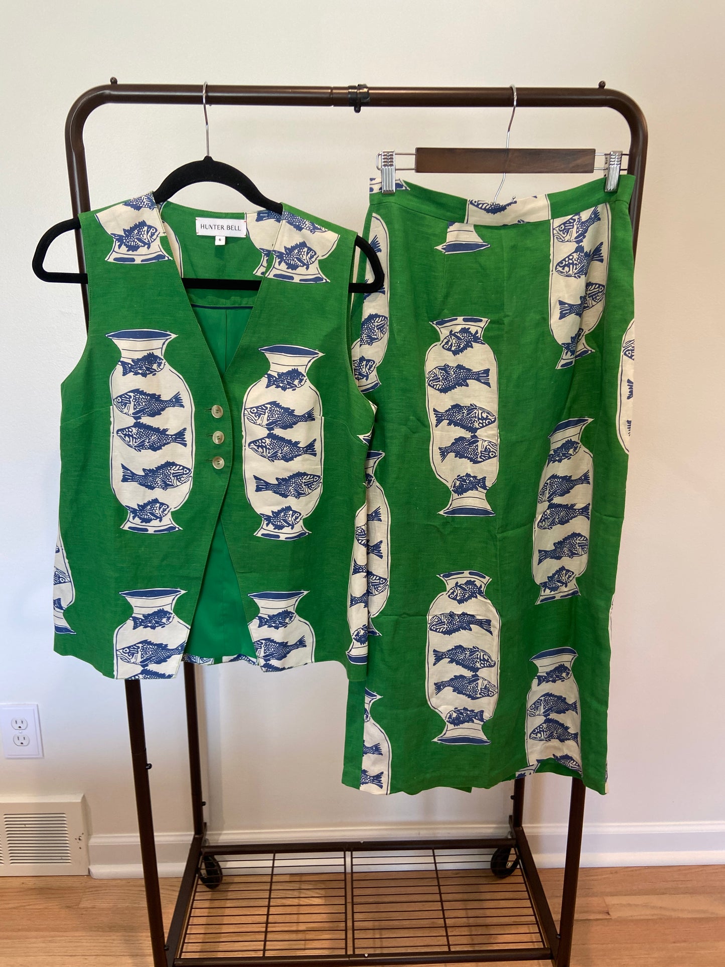 Hunter Bell Set Lachlyn Linen Blend Vest with Isla Skirt size 4/6