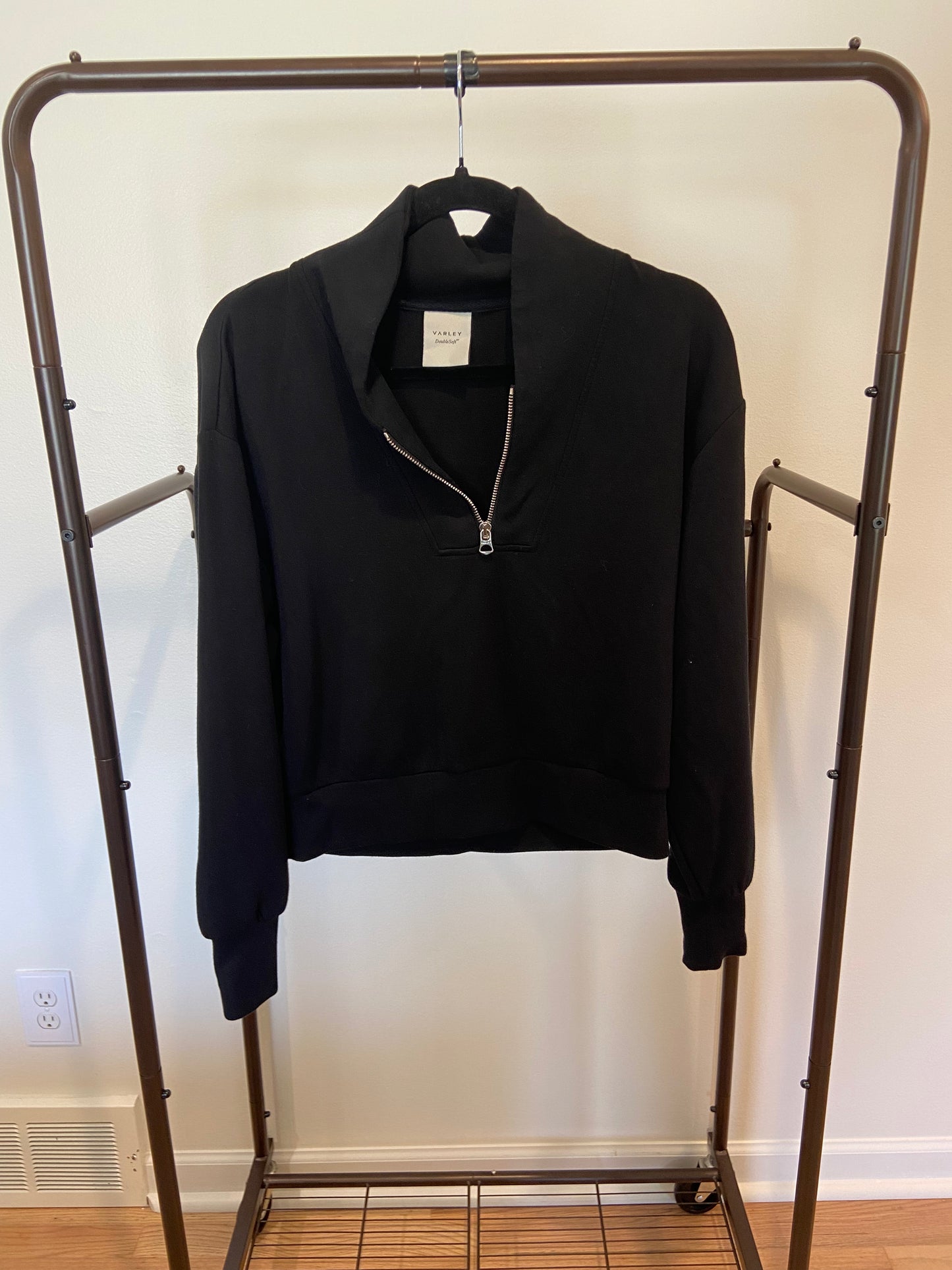 Varley The Slim Cuff Pants 25 with The Davidson Sweat Top in XS