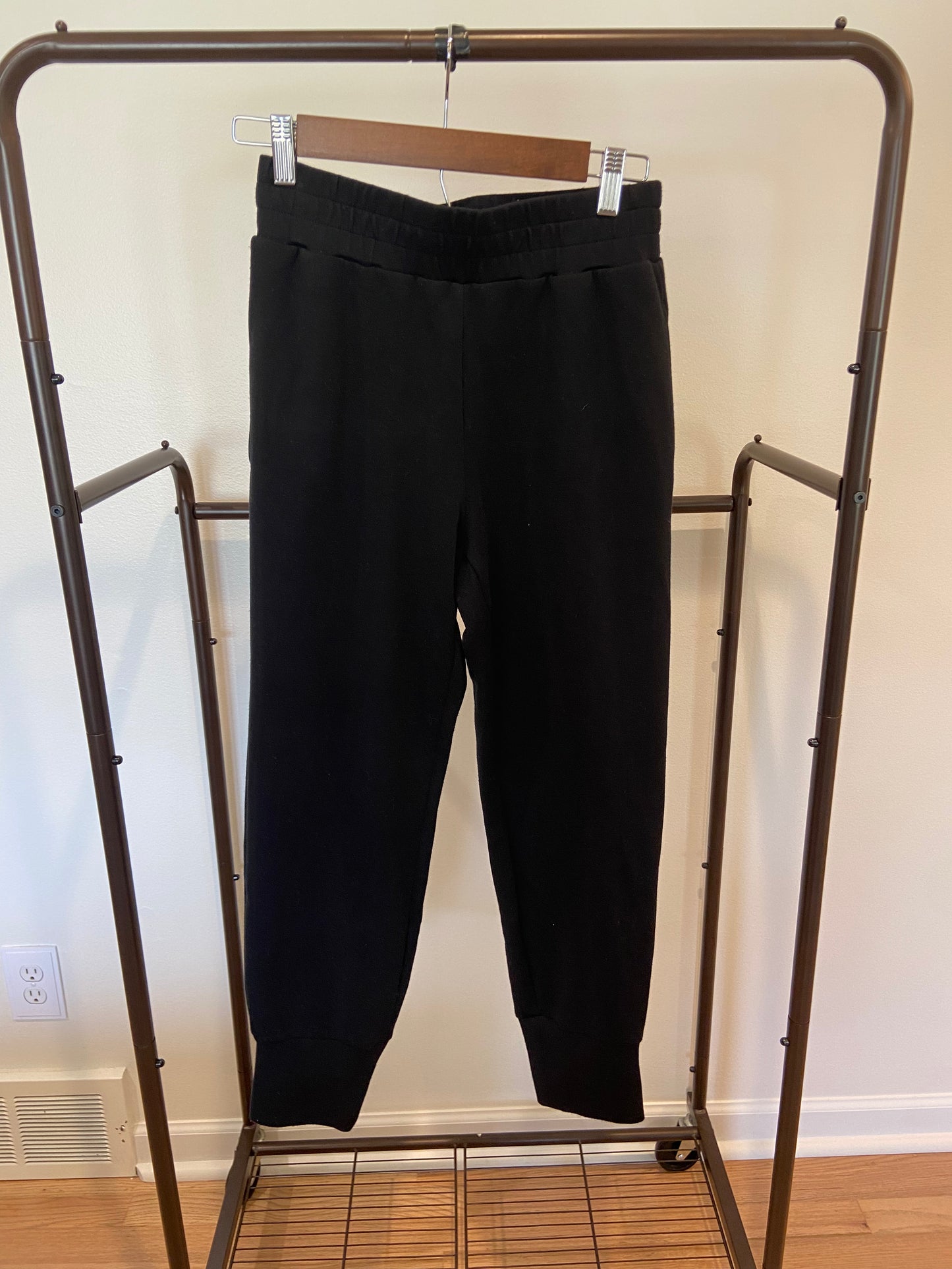 Varley The Slim Cuff Pants 25 with The Davidson Sweat Top in XS