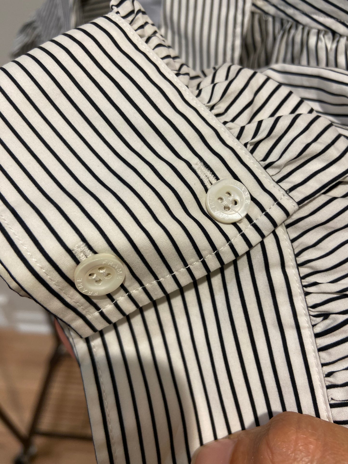 Frame Ruched Puff Sleeve Shirt in Noir Multi size M