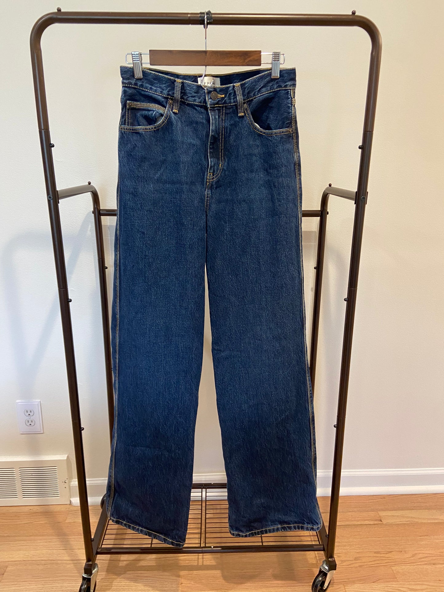 Frame The Cuffed Wide Jeans in Spencer Wash size 26