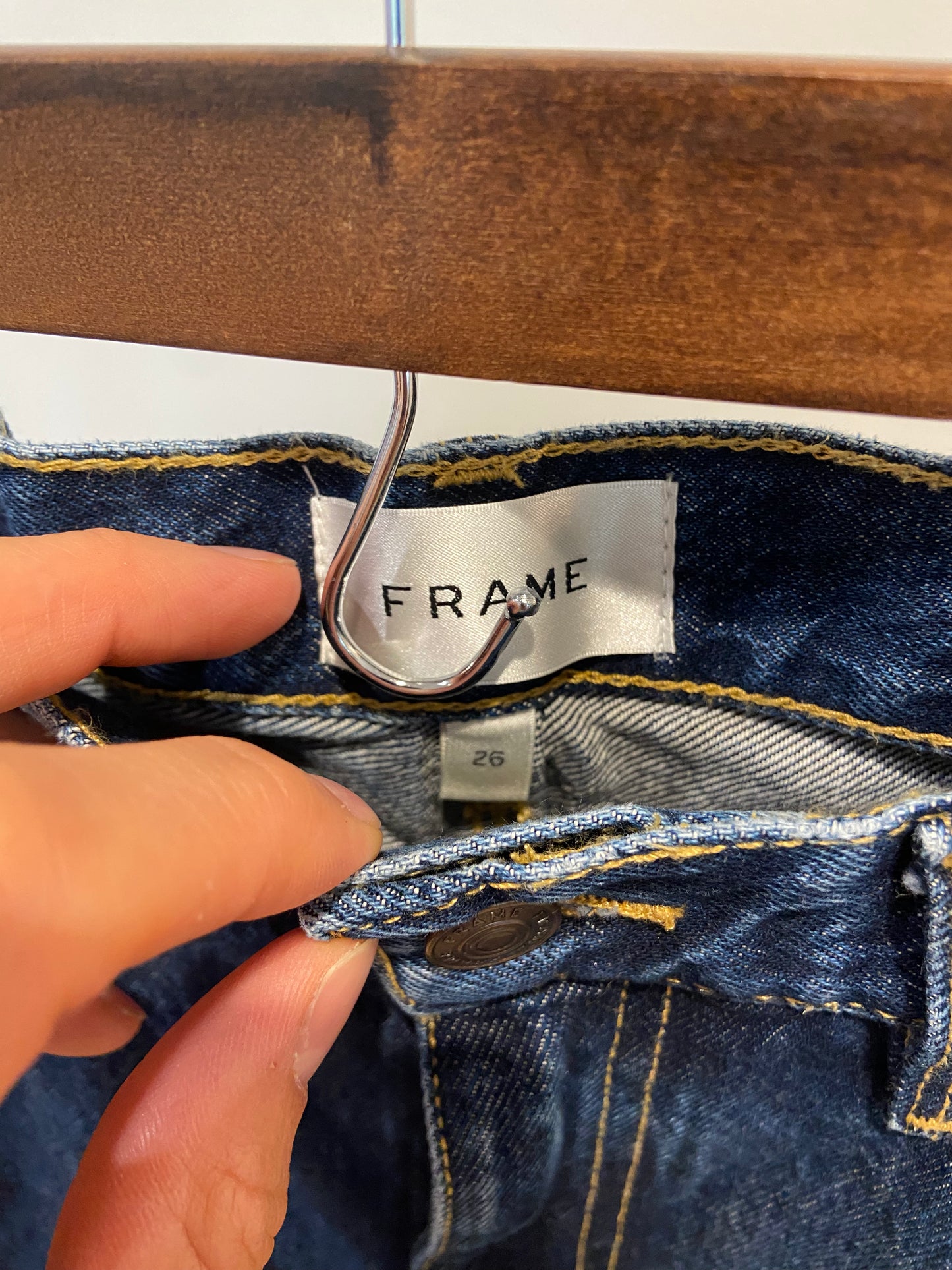 Frame The Cuffed Wide Jeans in Spencer Wash size 26