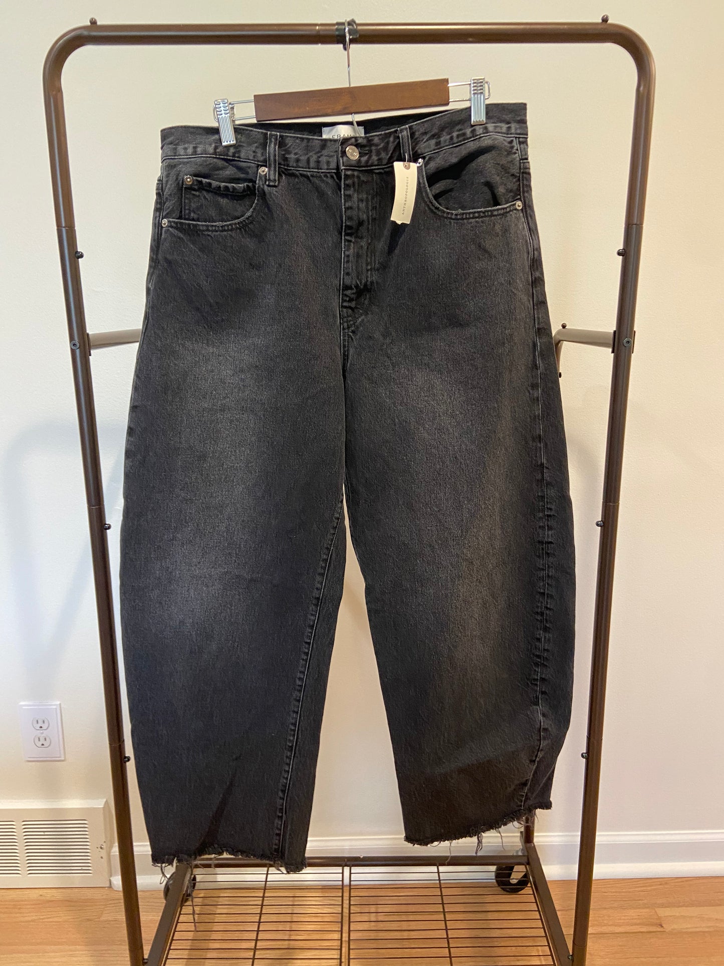 Frame The Bubble Cropped Frayed High Rise Barrel-Leg Jeans size 30