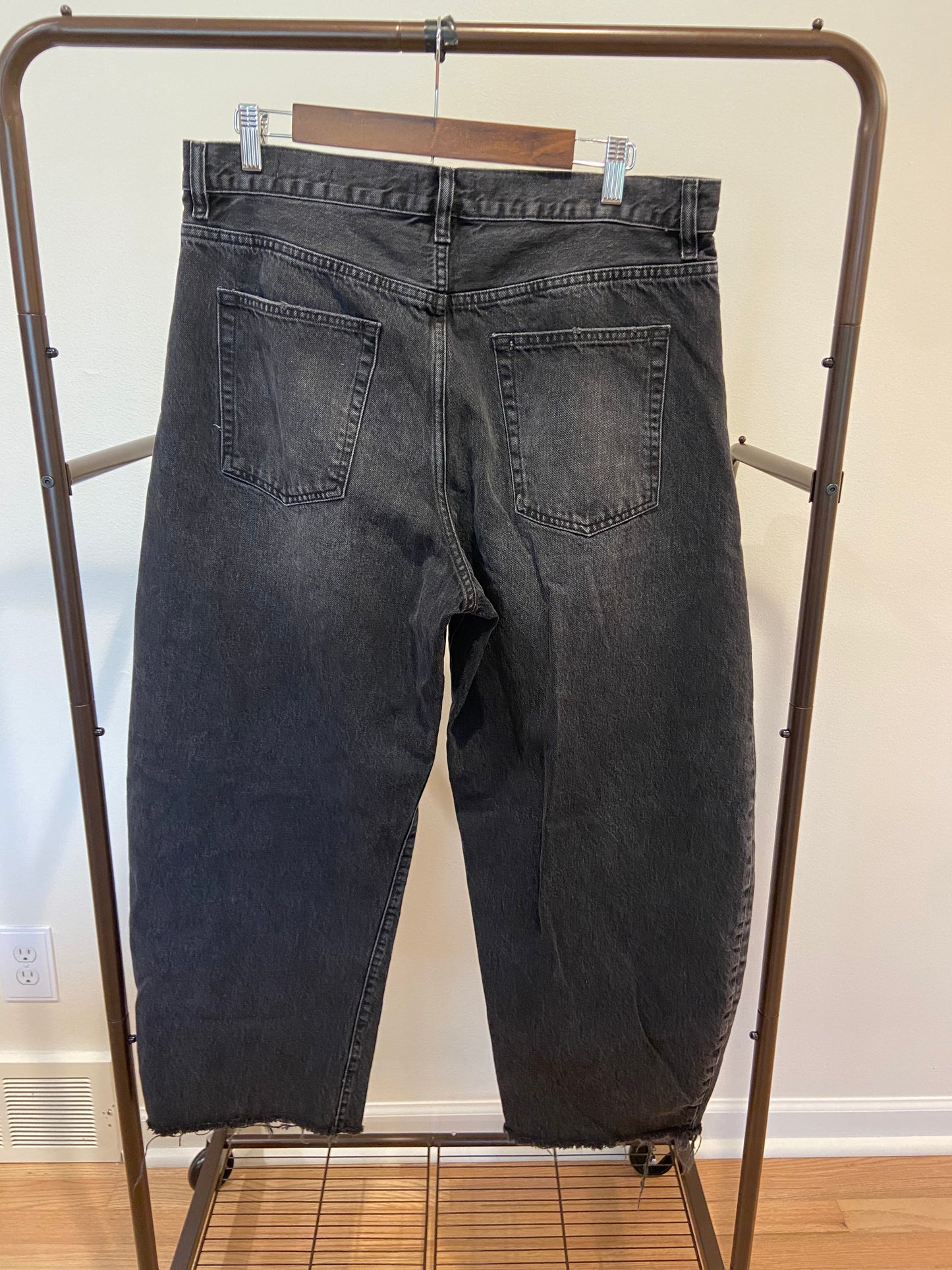 Frame The Bubble Cropped Frayed High Rise Barrel-Leg Jeans size 30