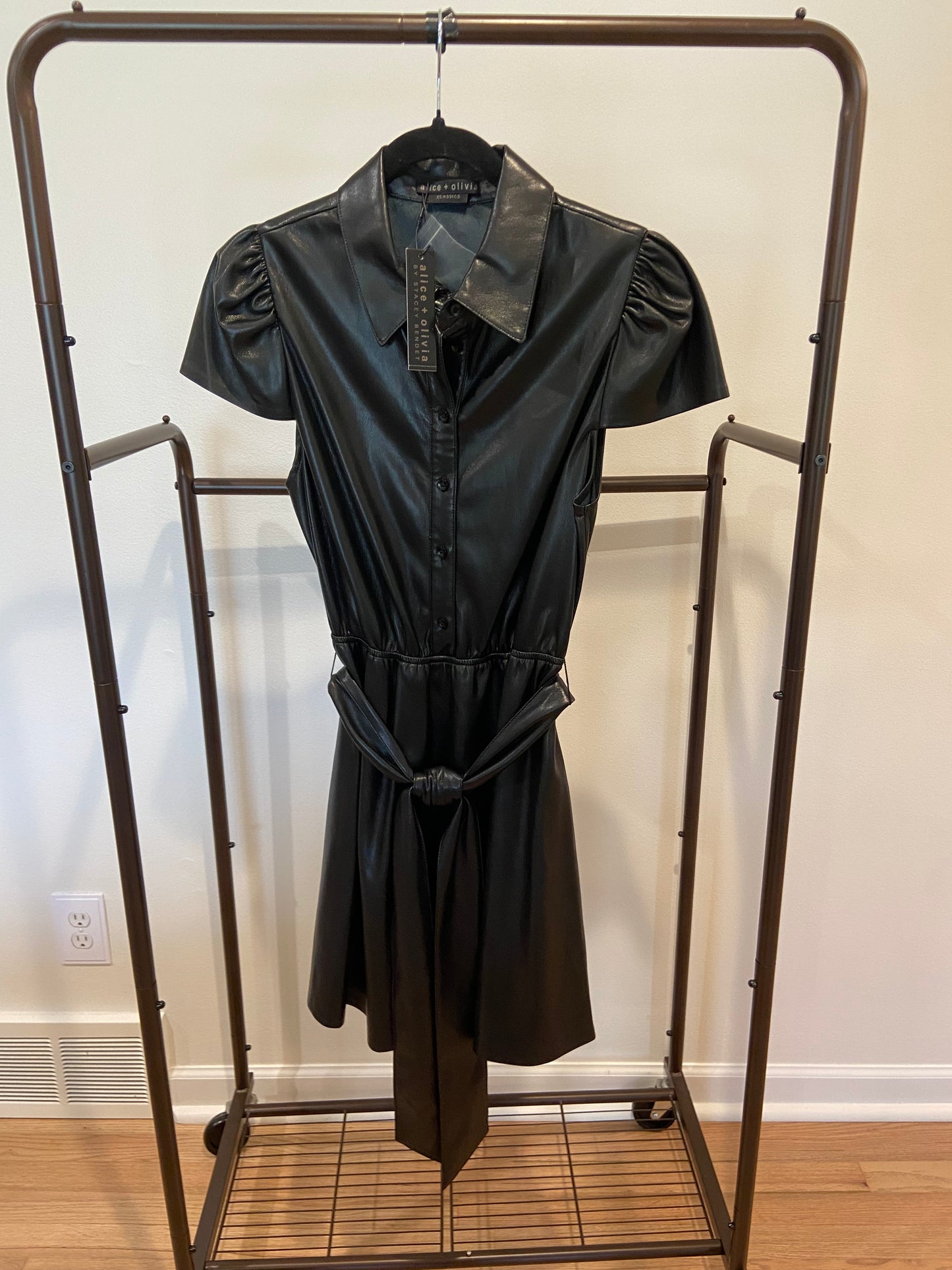 Alice and Olivia Carolyn Cap Sleeve Faux Leather Shirt Dress size 6
