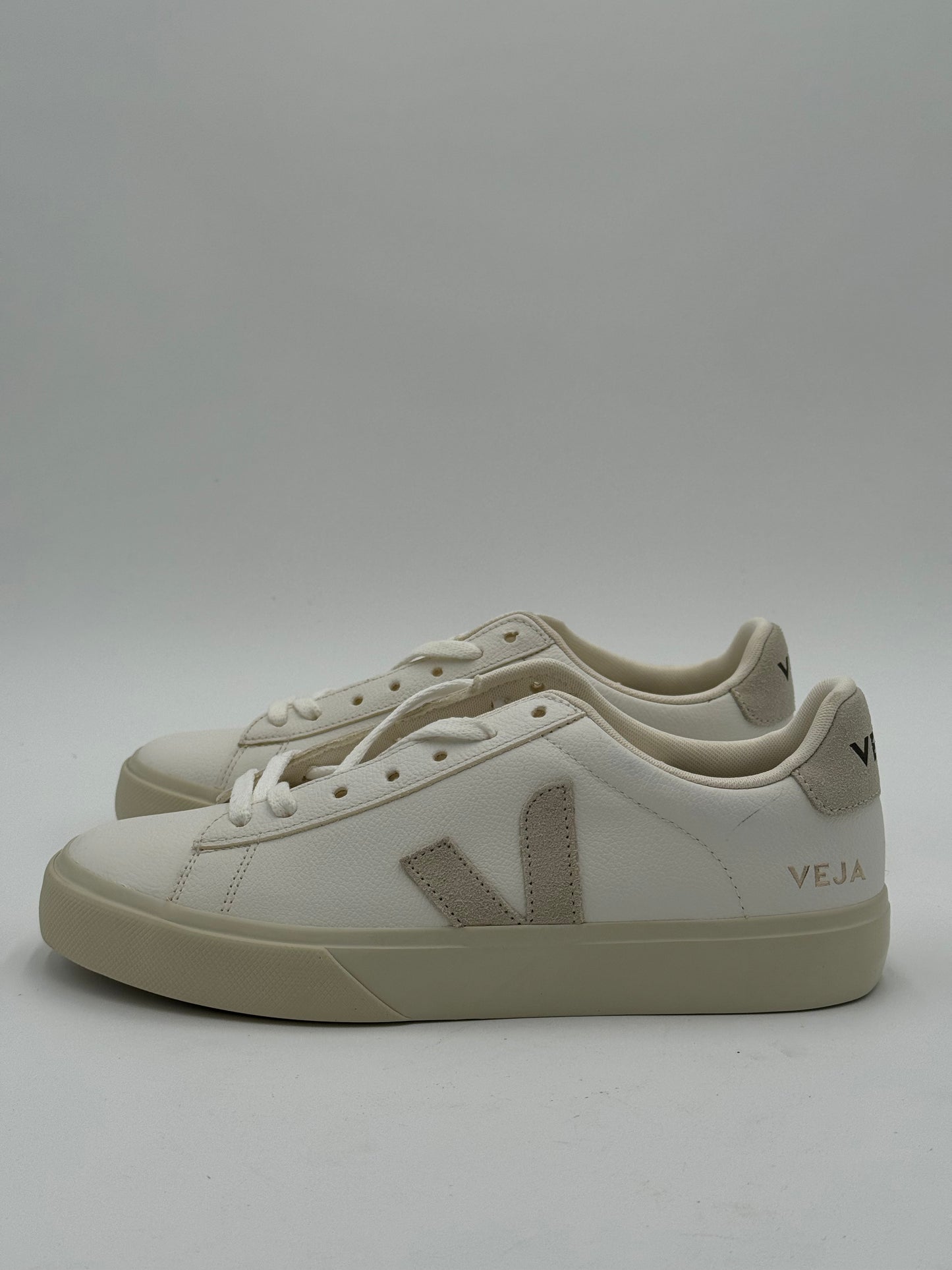Veja Campo Sneaker Shoes in Extra White Natural Suede size 9