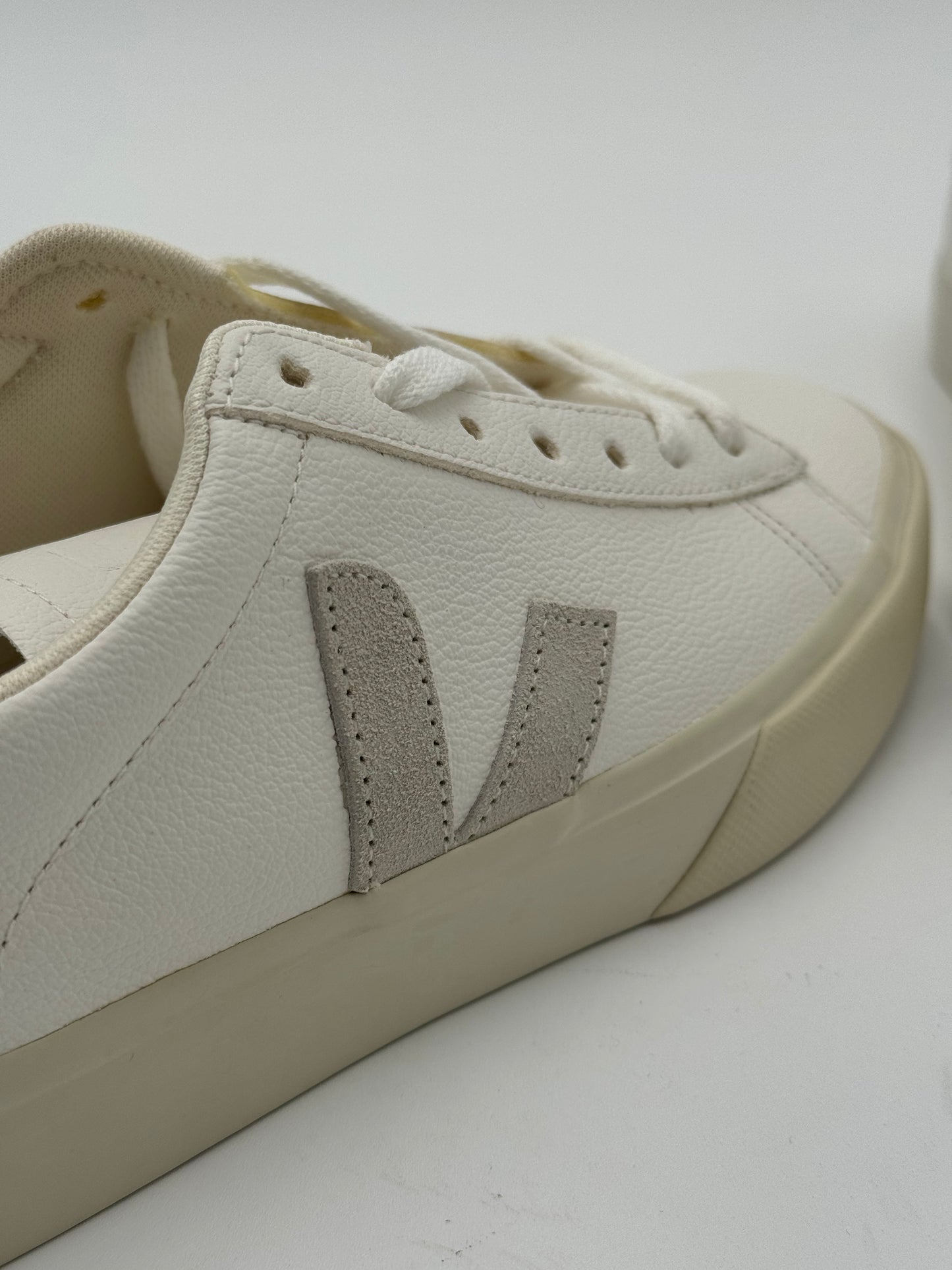 Veja Campo Sneaker Shoes in Extra White Natural Suede size 9