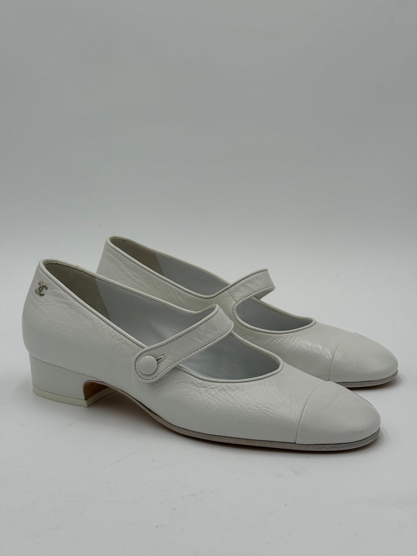 Chanel Mary Jane Pumps in White size 38