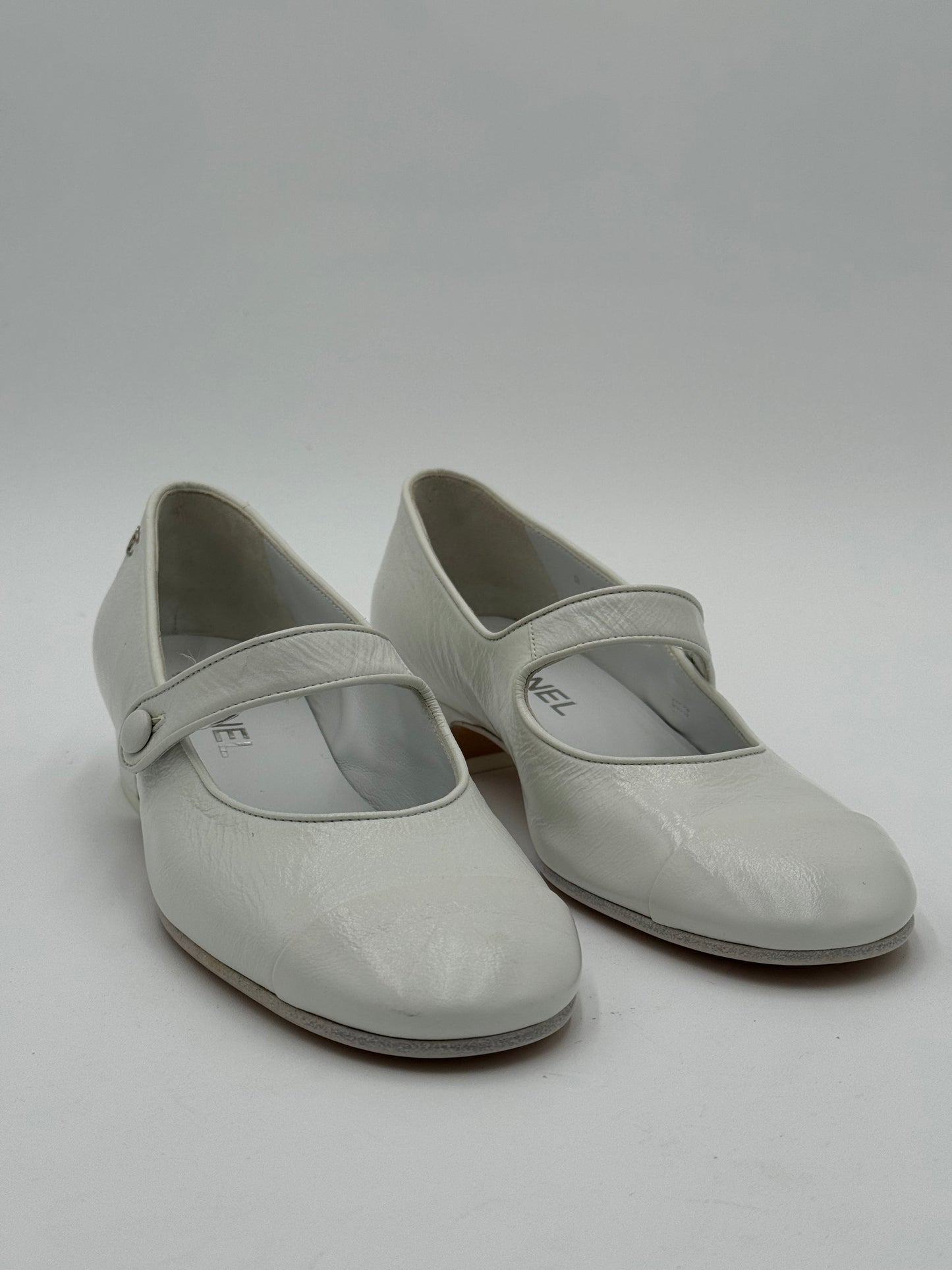 Chanel Mary Jane Pumps in White size 38