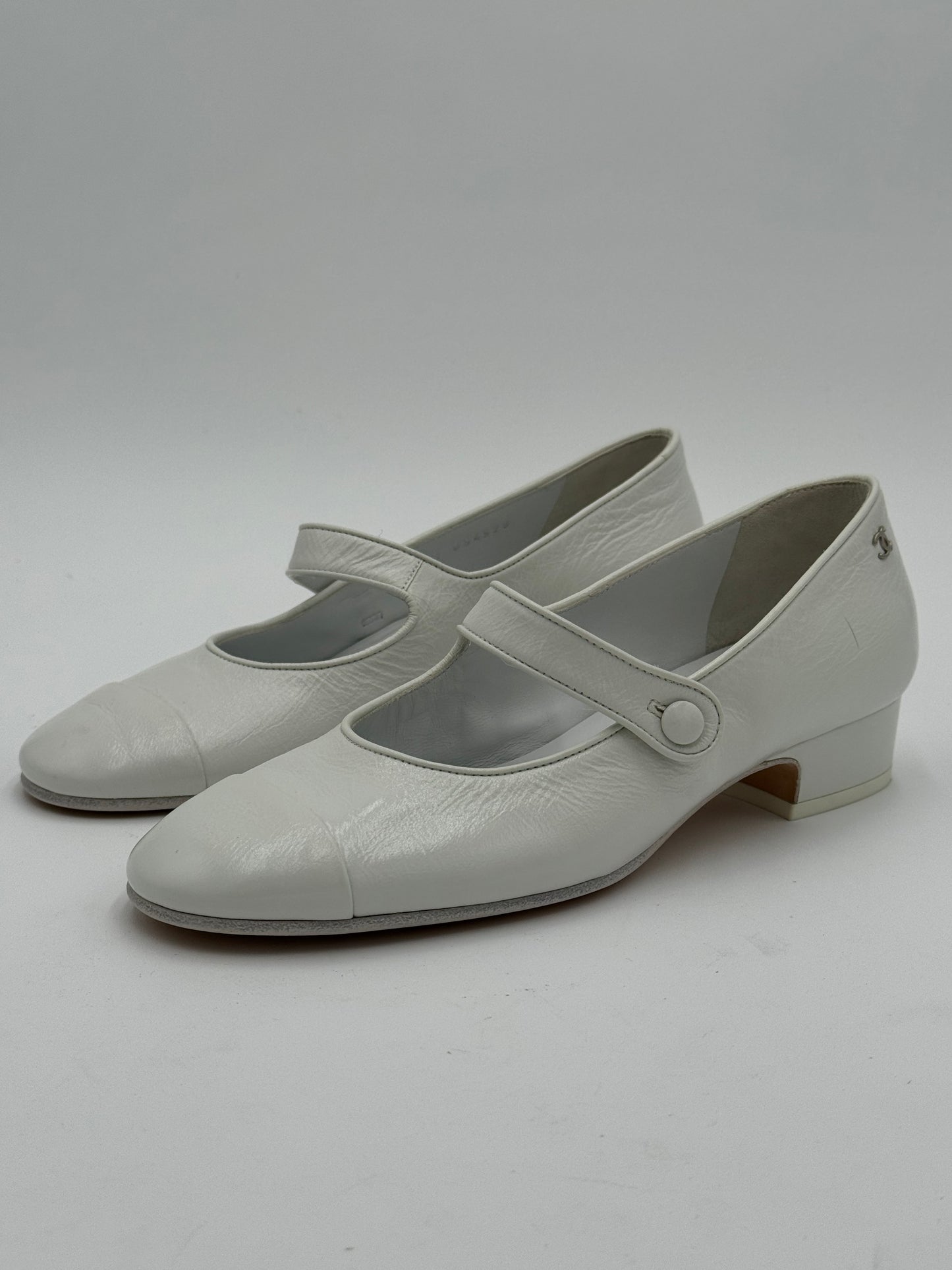 Chanel Mary Jane Pumps in White size 38