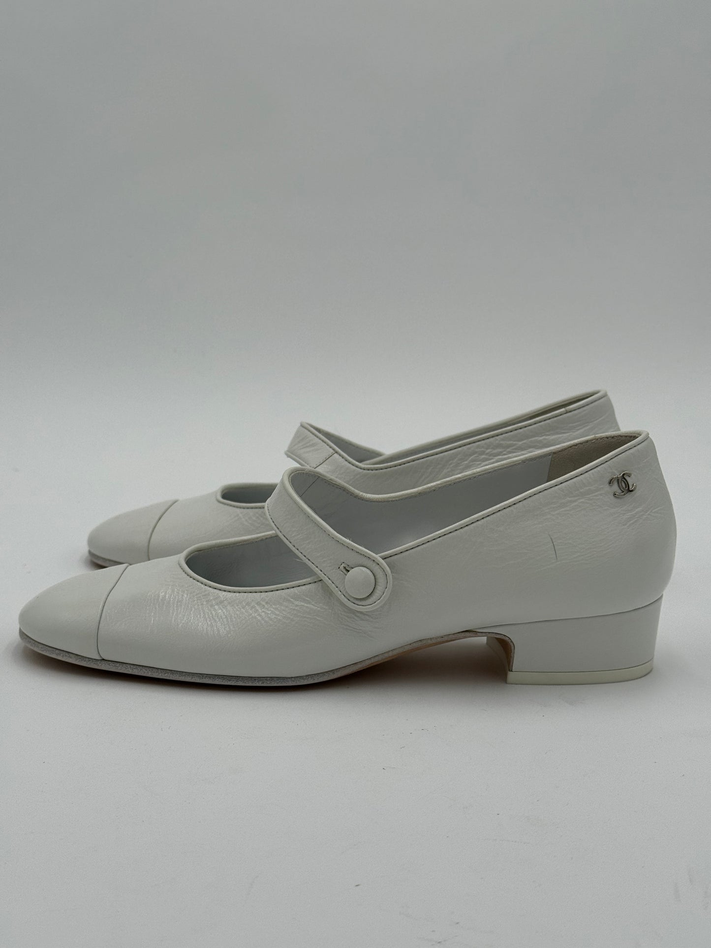 Chanel Mary Jane Pumps in White size 38
