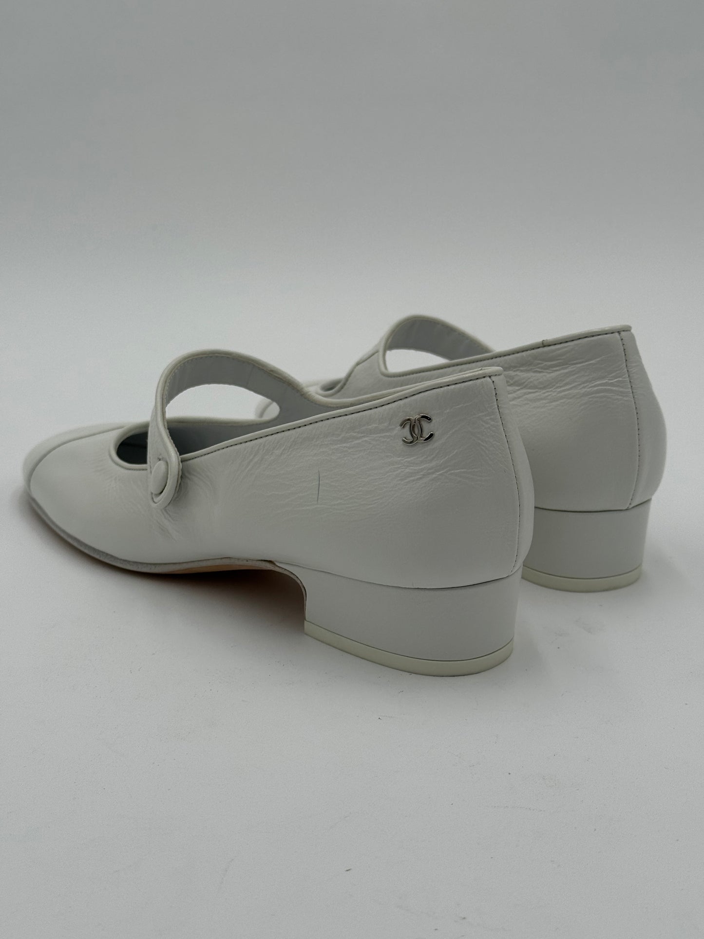 Chanel Mary Jane Pumps in White size 38