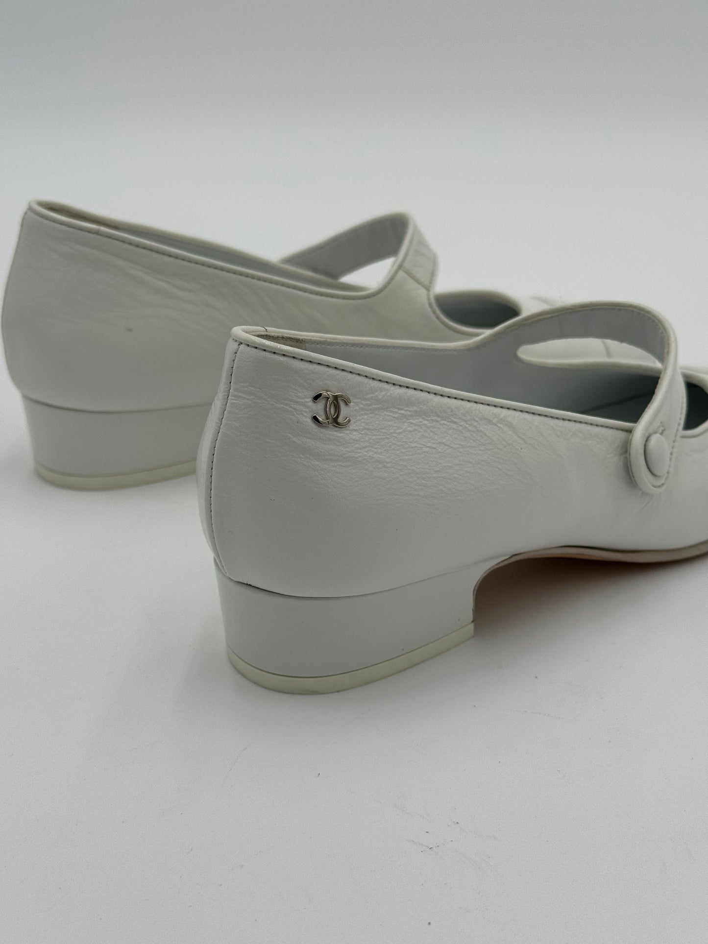 Chanel Mary Jane Pumps in White size 38