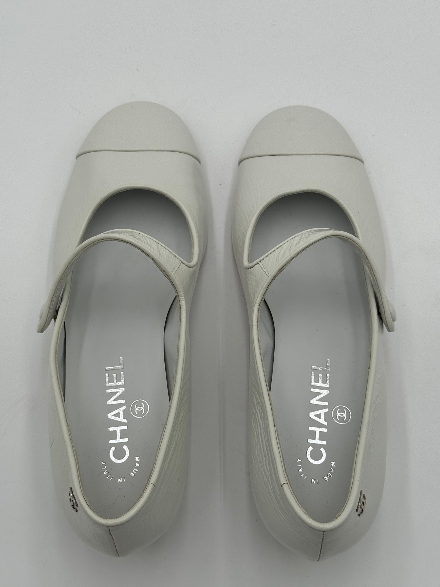 Chanel Mary Jane Pumps in White size 38